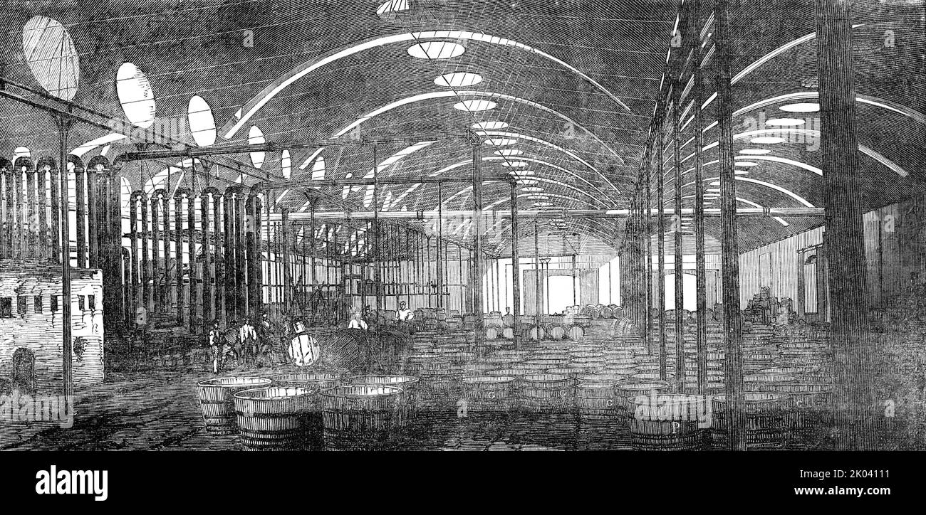 The Bromborough Pool Candle-Works - Innenansicht unter drei Dachspannen - aus einer Fotografie, 1854. Kerzenfabrik auf Merseyside. Ihre Operationen wurden erheblich vom [Krimkrieg] beeinflusst, in dem wir uns derzeit engagieren: Zum Beispiel hat die Einfuhr von Palmöl - dem Rohstoff der Stearkerzen - etwa ein Viertel der gesamten Menge zugenommen, deren viertes einem Achtel des Talges entspricht, der aus Russland in dieses Land gebracht wurde...[die Fabrik ist ein] '...einstöckiges Gebäude, mit Mauern, die zwanzig Meter hoch sind; Überdacht von John Walker aus London, mit verzinktem Corru Stockfoto