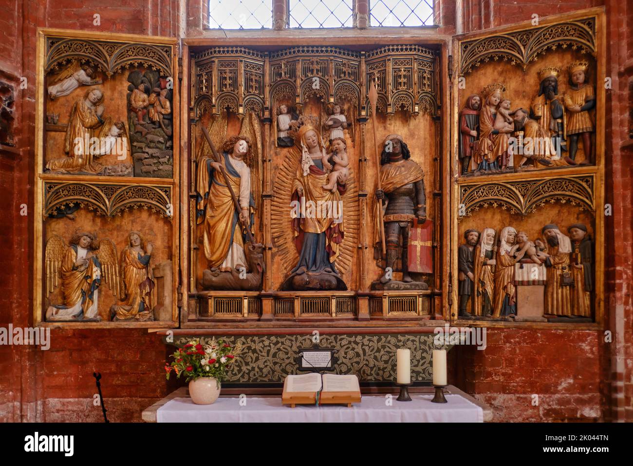 Sogenannter Krämeraltar, ein spätgotisch geschnitztes Altarbild der Lebensmittelgilde, Nikolaikirche, Wismar, Deutschland. Stockfoto