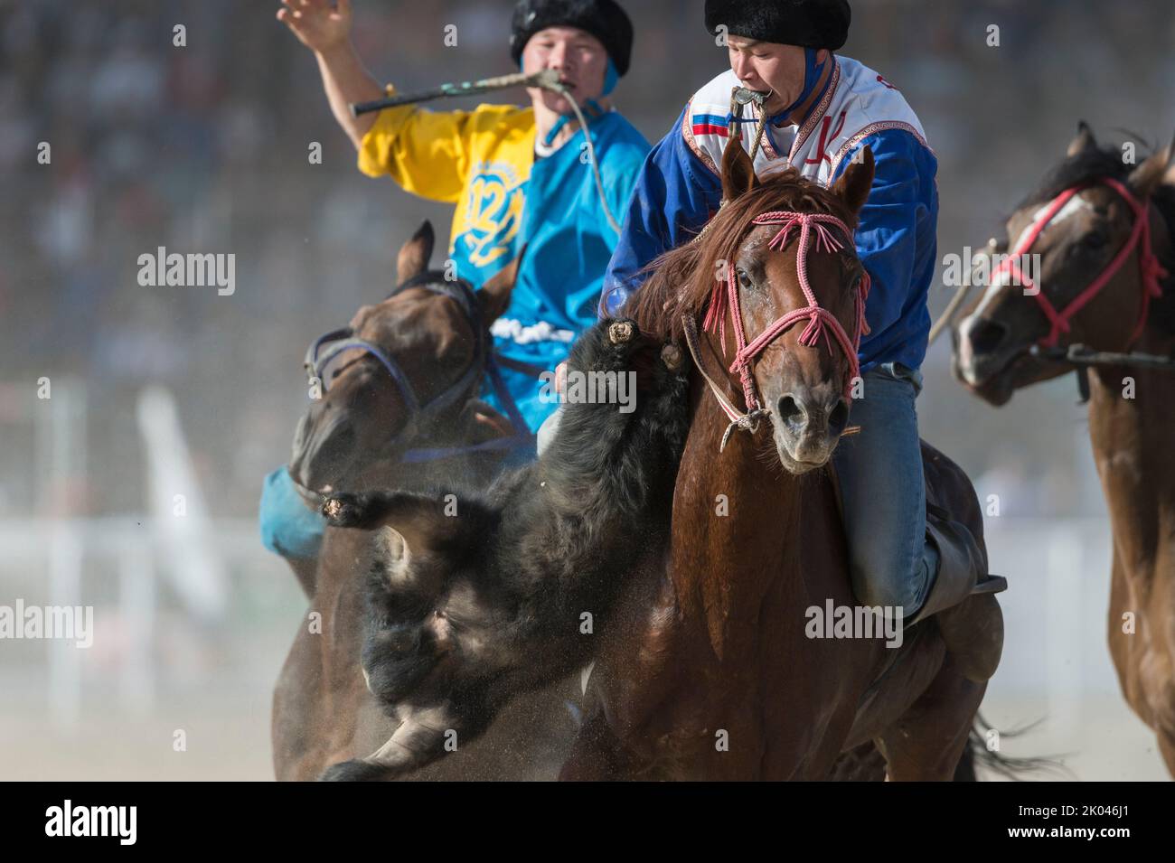 Ein traditionelles Spiel von Kok Boru während der Dritten Nomadenweltspiele 2018 in Cholpon-ATA, Kirgisistan. Hier das Spiel zwischen Russland und Kasachstan. Buzkas Stockfoto