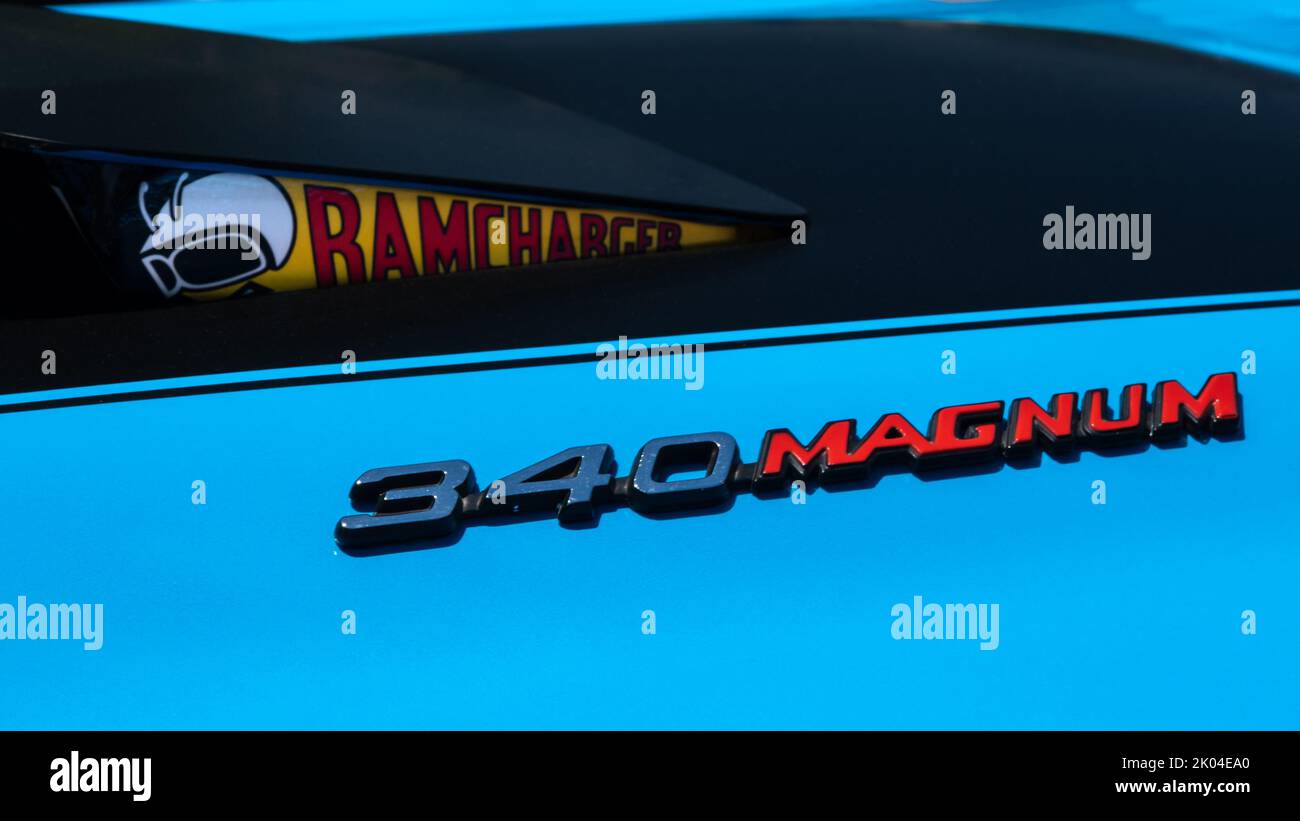 DEARBORN, MI/USA - 18. JUNI 2022: Nahaufnahme eines Dodge Charger Rallye 340 Magnum Ramcharger Motorhaube Scoop 1972, Henry Ford (THF) Motor Muster Autoshow. Stockfoto
