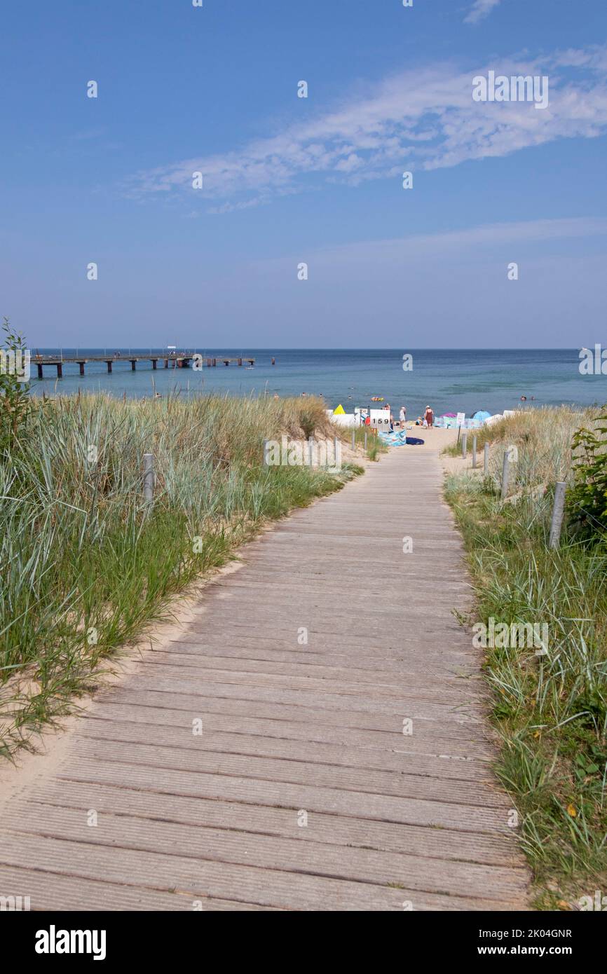 Eingang zum Strand, Pier, Göhren, Insel Rügen, Mecklenburg-Vorpommern, Deutschland Stockfoto