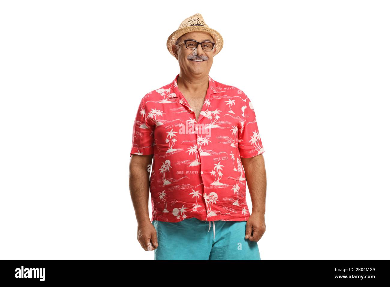 Reifer männlicher Tourist lächelt auf Kamera isoliert auf weißem Hintergrund Stockfoto