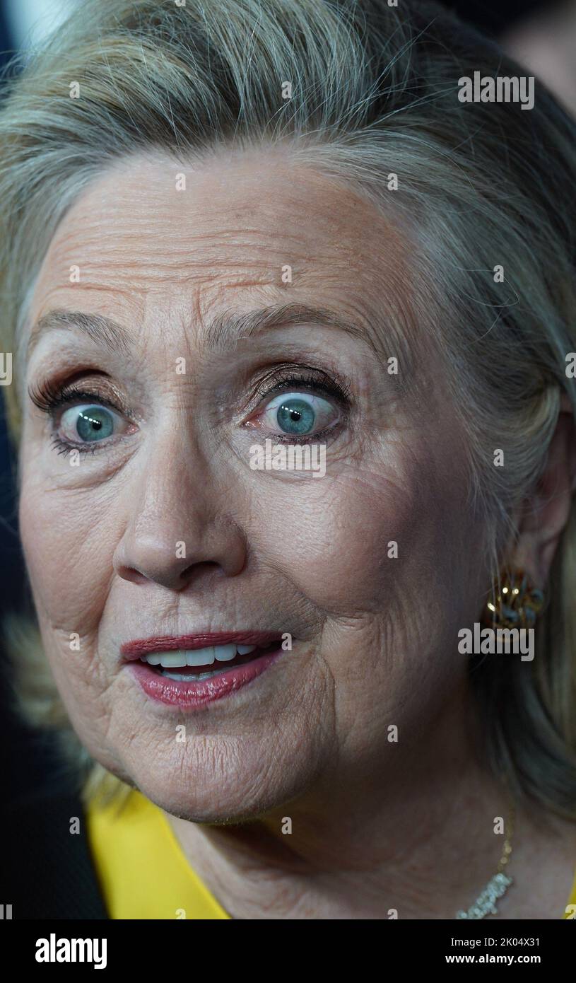 New York, NY, USA. 8. September 2022. Hillary Clinton bei der Ankunft zur Premiere VON GUTSY Docuseries auf Apple TV , The Times Center, New York, NY 8. September 2022. Kredit: Kristin Callahan/Everett Collection/Alamy Live Nachrichten Stockfoto