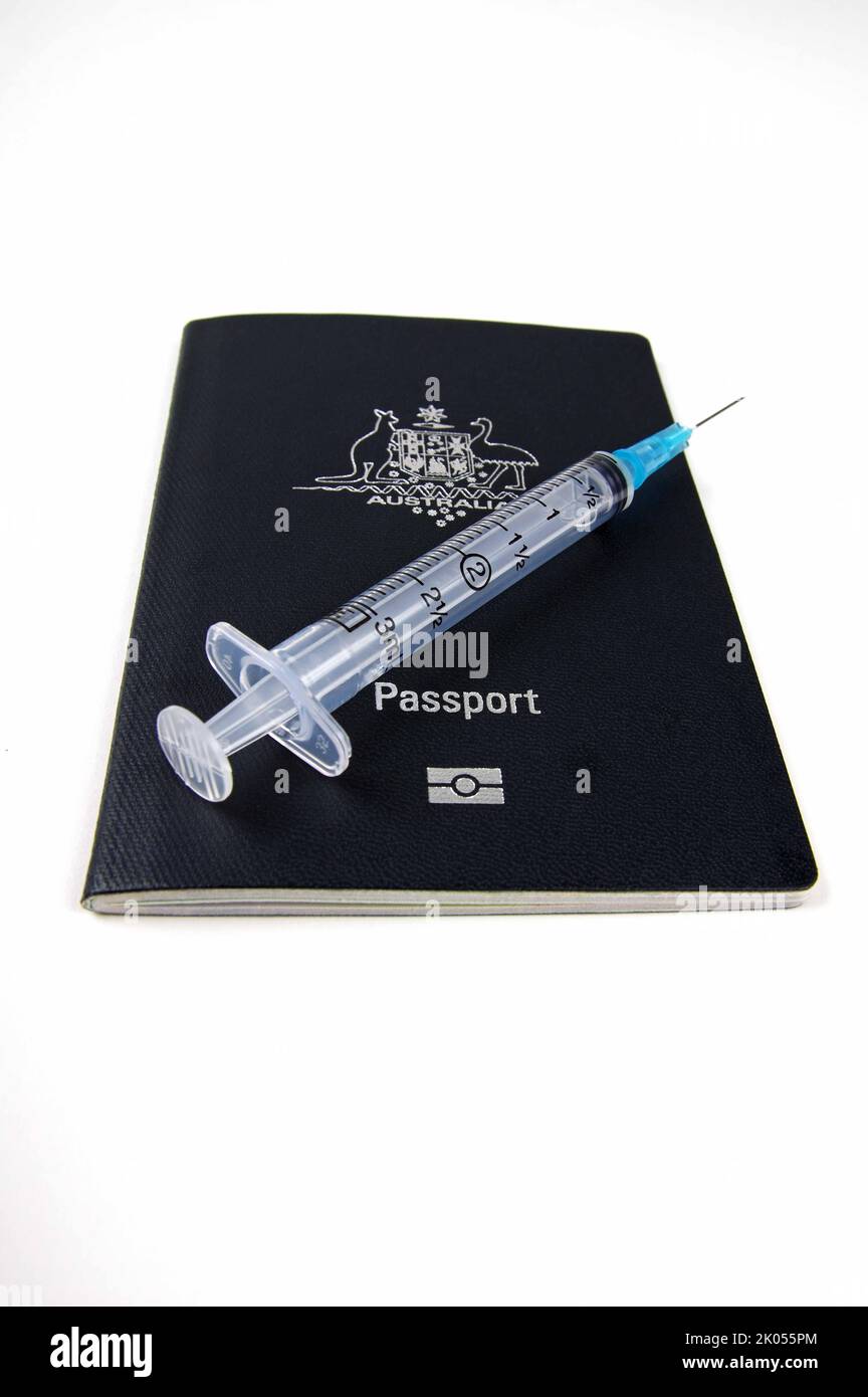 australischer Pass und eine medizinische Spritze Stockfoto