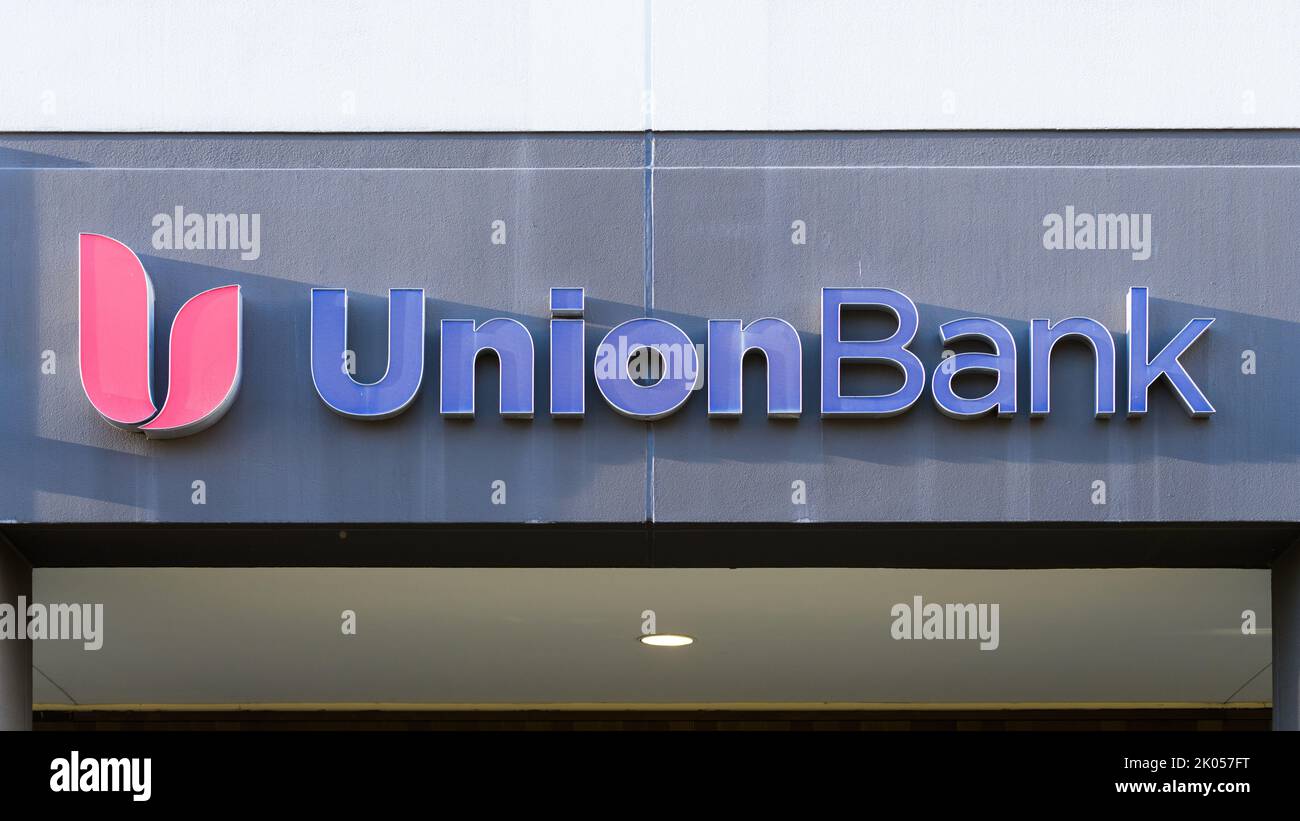 Bellevue, WA, USA - 08. September 2022; Schild mit Logo für die Union Bank an der Gebäudewand Stockfoto