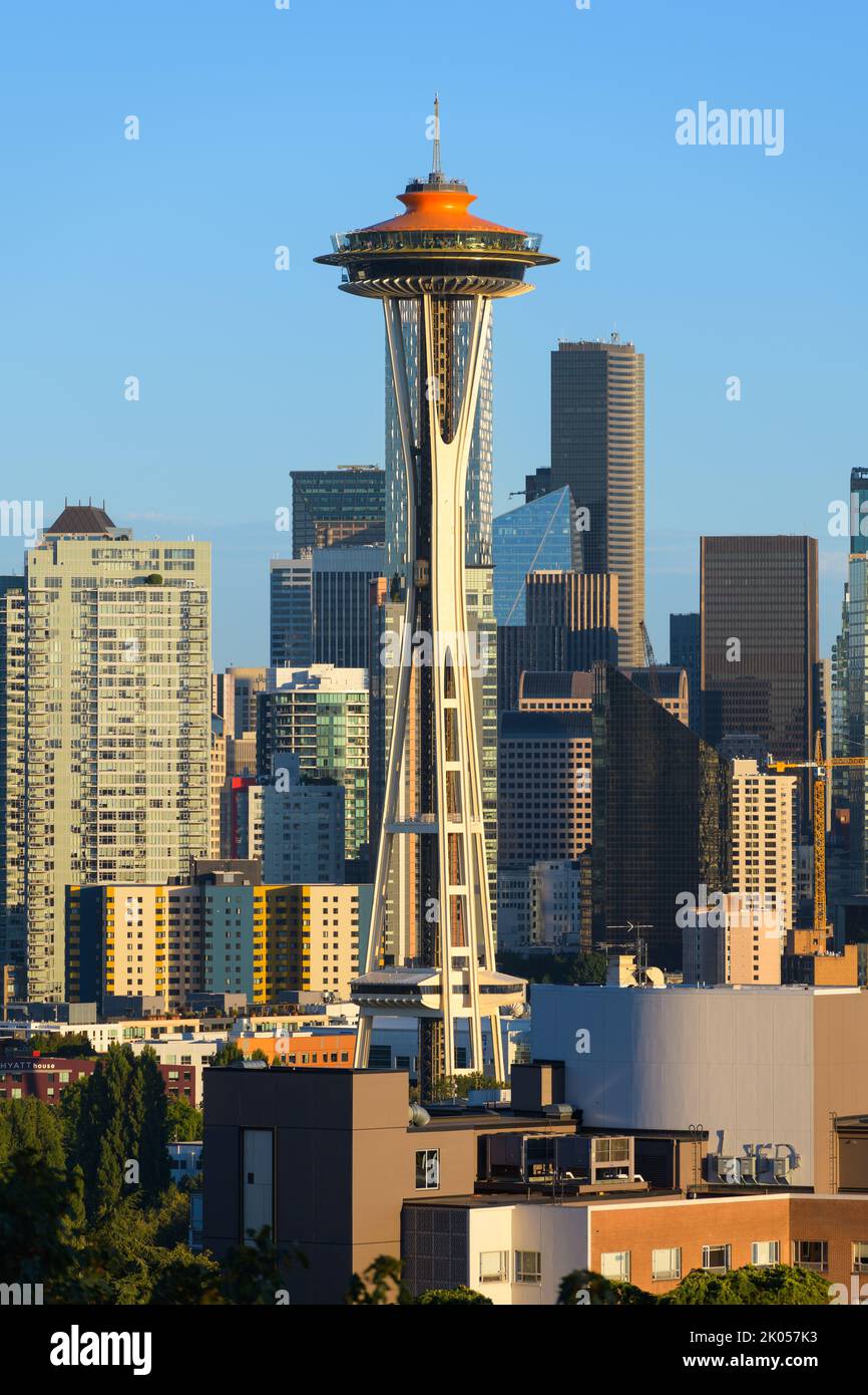 Seattle - 07. September 2022; Space Needle mit Galaxy Gold Dach in Seattle mit blauem Himmel Stockfoto