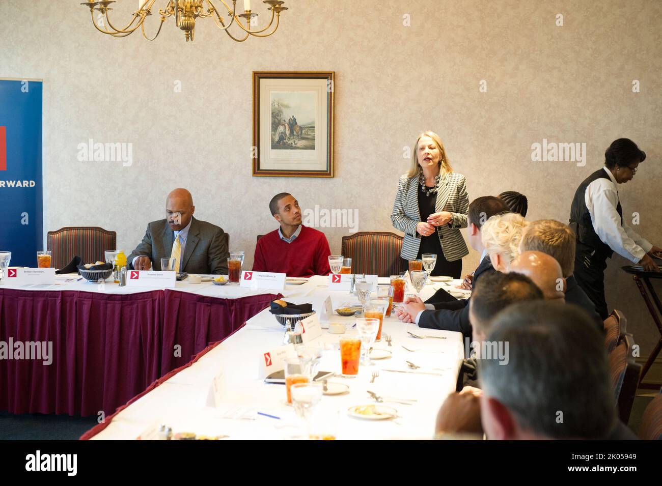 Richmond, Virginia, Wirtschaftsführer, Roundtable zum Thema „Promise Zones“, mit dem stellvertretenden Sekretär Maurice Jones unter den Gastteilnehmern. Stockfoto