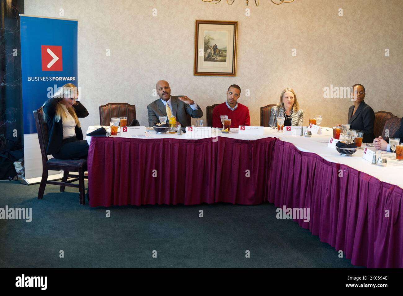 Richmond, Virginia, Wirtschaftsführer, Roundtable zum Thema „Promise Zones“, mit dem stellvertretenden Sekretär Maurice Jones unter den Gastteilnehmern. Stockfoto