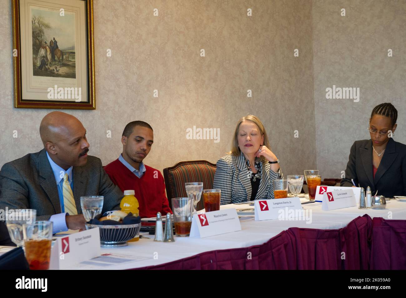 Richmond, Virginia, Wirtschaftsführer, Roundtable zum Thema „Promise Zones“, mit dem stellvertretenden Sekretär Maurice Jones unter den Gastteilnehmern. Stockfoto