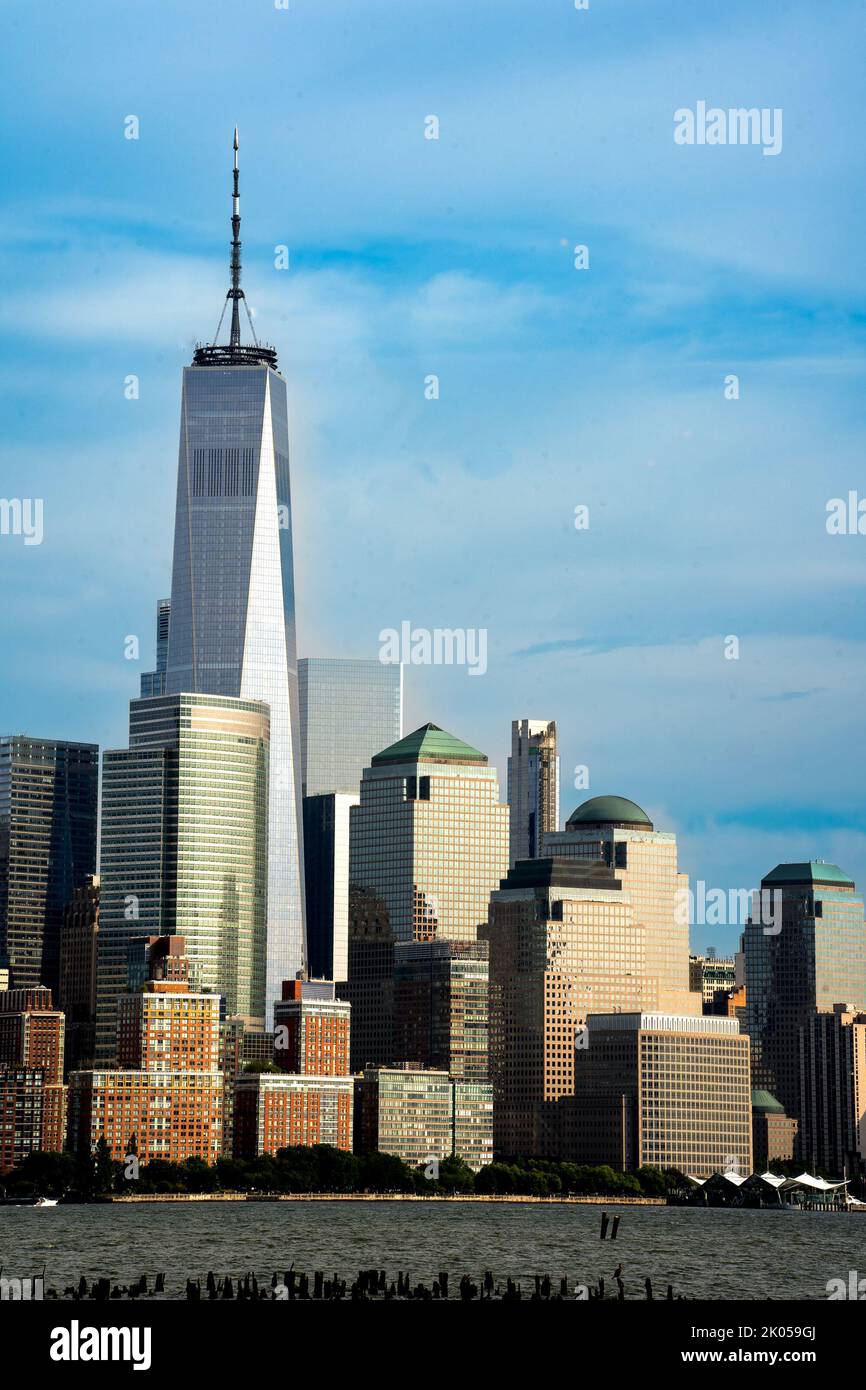 New York, NY - USA - 3. September 2022 Vertikale Ansicht des Finanzviertels von New York City in der Innenstadt von Manhattan, einschließlich des World Trade Center, gesehen Fr. Stockfoto
