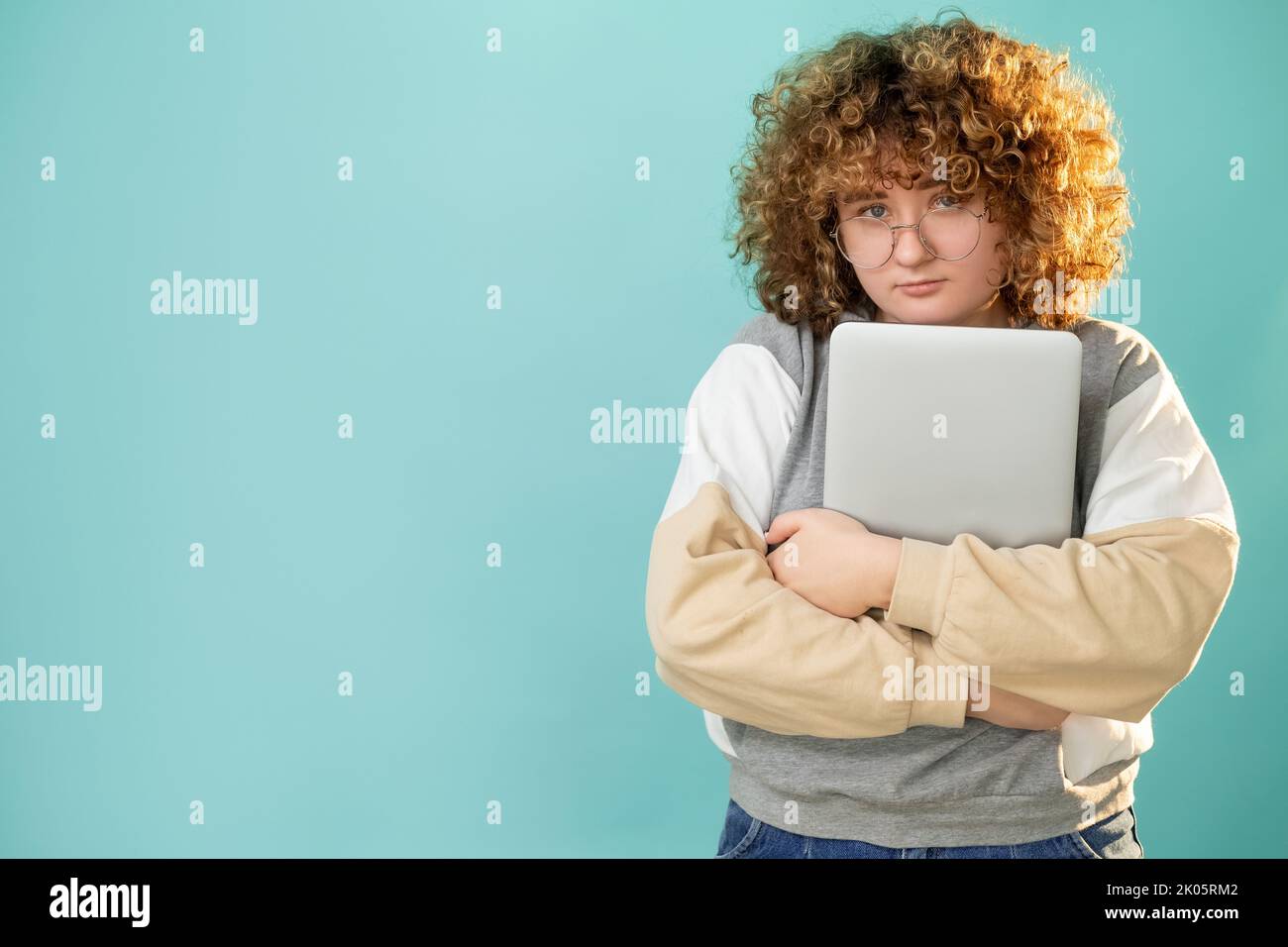 Fettleibigkeit schädigt Internet Mobbing plus Größe Frau Stockfoto