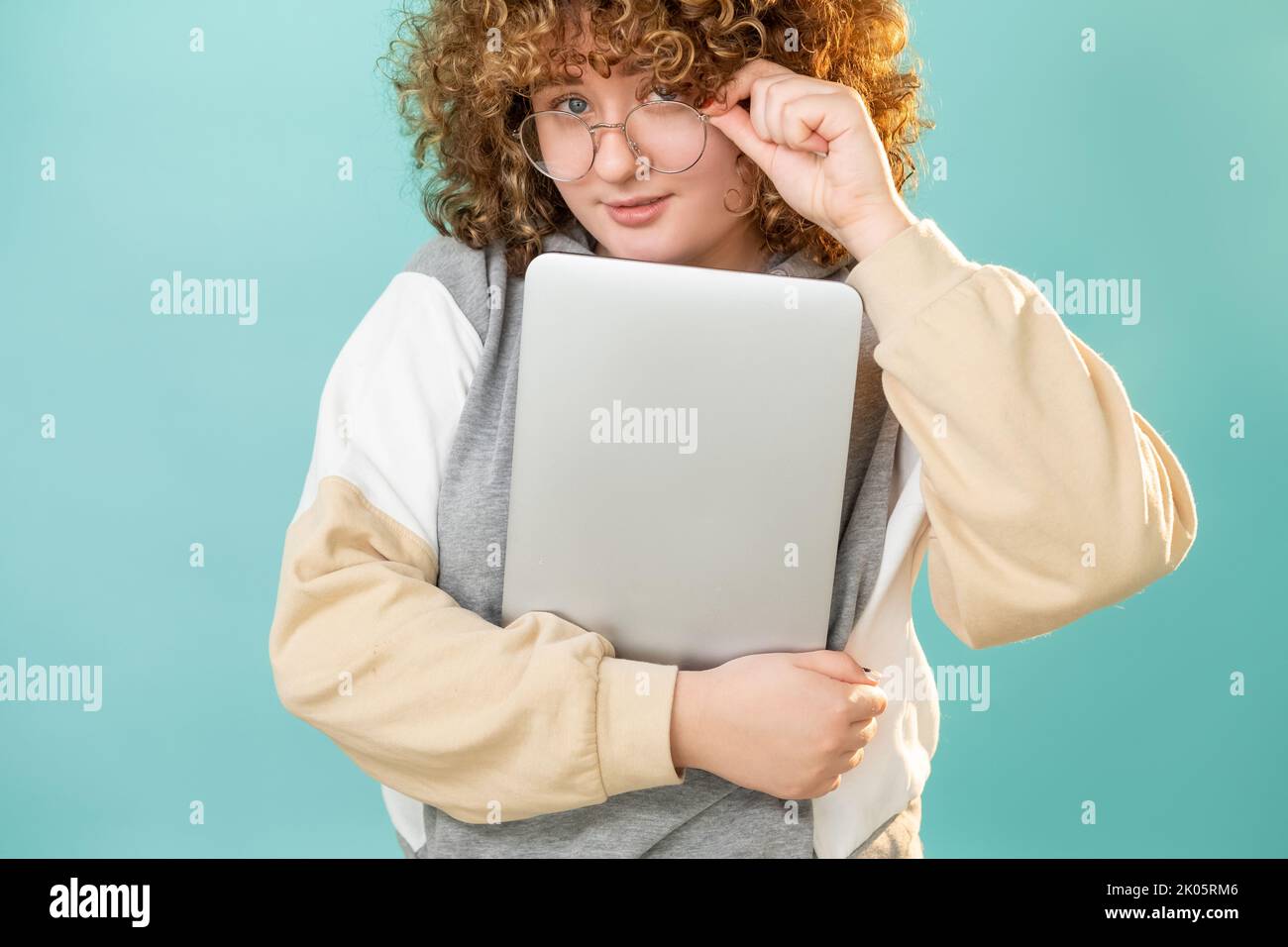 Digitale Lifestyle-Fernstudie Frau Laptop Stockfoto