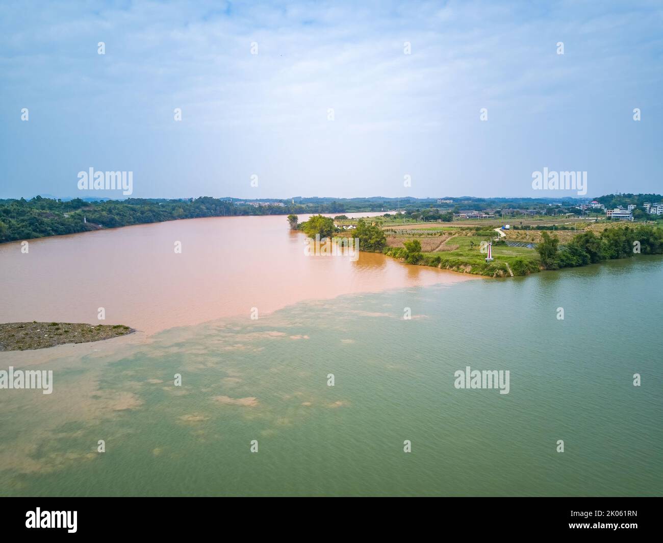 Sanjiangkou, Nanning, Guangxi, China, die Trennlinie, an der sich die beiden Flüsse treffen Stockfoto