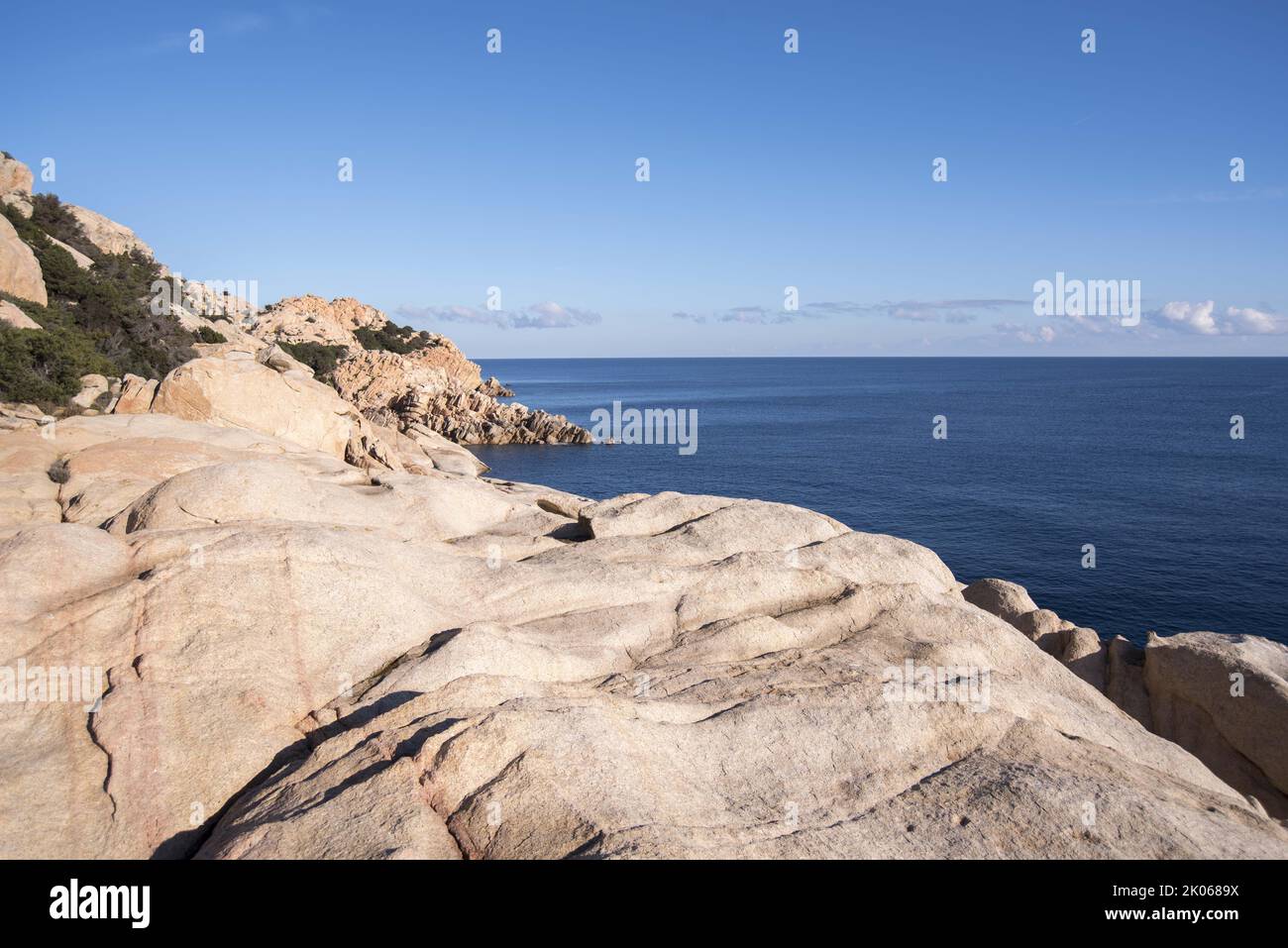 Costa rocciosa della Sardegna Stockfoto