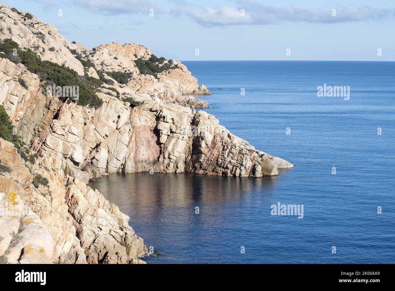 Costa rocciosa della Sardegna Stockfoto