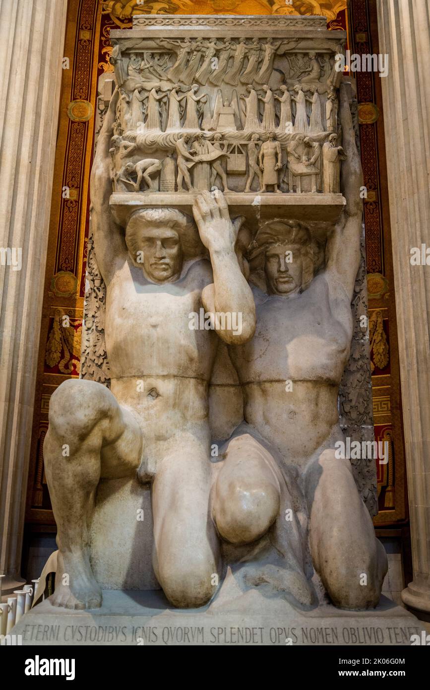 Skulptur "Künstler, deren Namen vergessen wurden" von Paul Landowski, das Panthéon, ein neoklassizistisches Denkmal, das seit der Französischen Revolution als verwendet wird Stockfoto