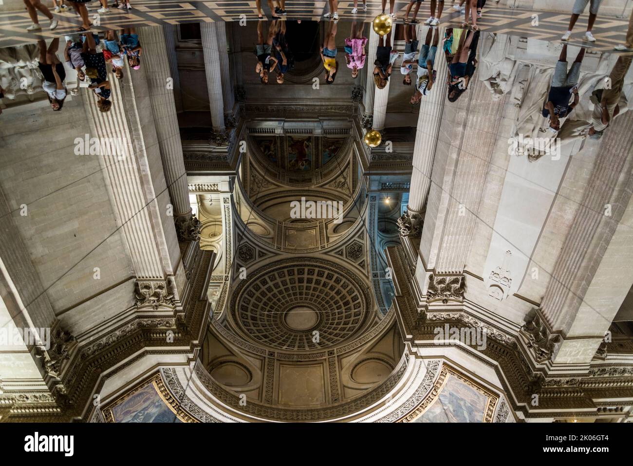 Foucault-Pendel unter der zentralen Kuppel befindet sich das Panthéon, ein neoklassizistisches Denkmal, das seit der Französischen Revolution als Mausoleum für den Überresten genutzt wird Stockfoto