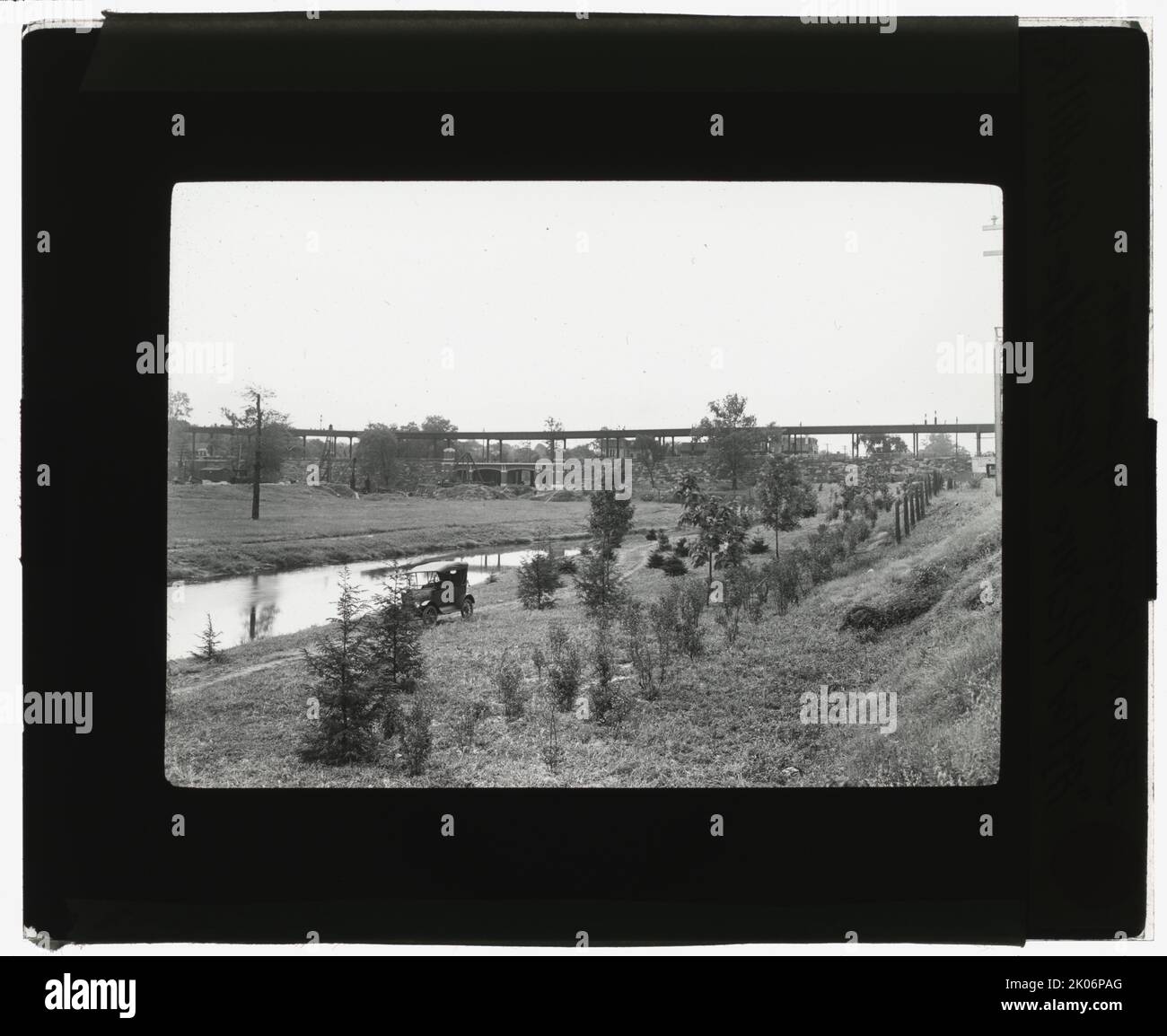 Willliamsbridge zur Gun Hill Road, Bronx, New York, c1920. Bronx River Parkway Hochbahnbrücke. Stockfoto