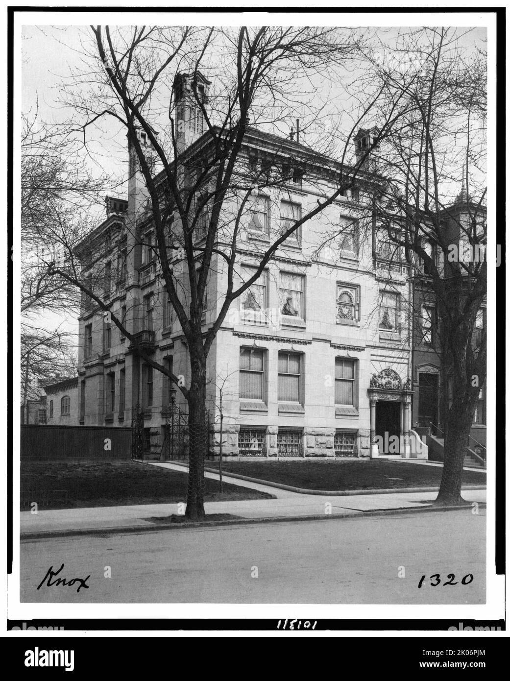 Außenansicht des Hauses von Senator Philander Knox, 1527 K Street, NW, Washington, D.C., zwischen 1910 und 1925. Stockfoto