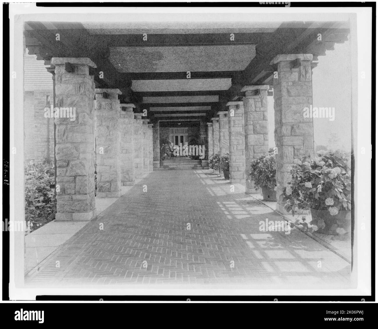 Pergola der Heimat von Edmund Cogswell Converse, Greenwich, Connecticut, 1908. Das Conyers Farm Estate, entworfen von Donn Barber c1904, war im Besitz des Geschäftsmannes Edmund C. Converse. Stockfoto