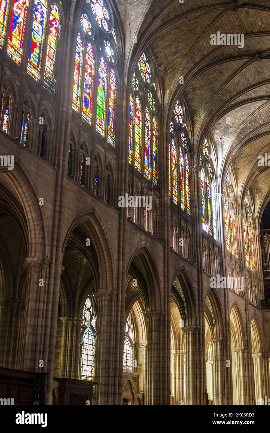 Die Basilika Saint-Denis, eine Kathedrale von einzigartiger historischer und architektonischer Bedeutung als ihr Chor, die 1144 fertiggestellt wurde, beschäftigt alle Eleme Stockfoto