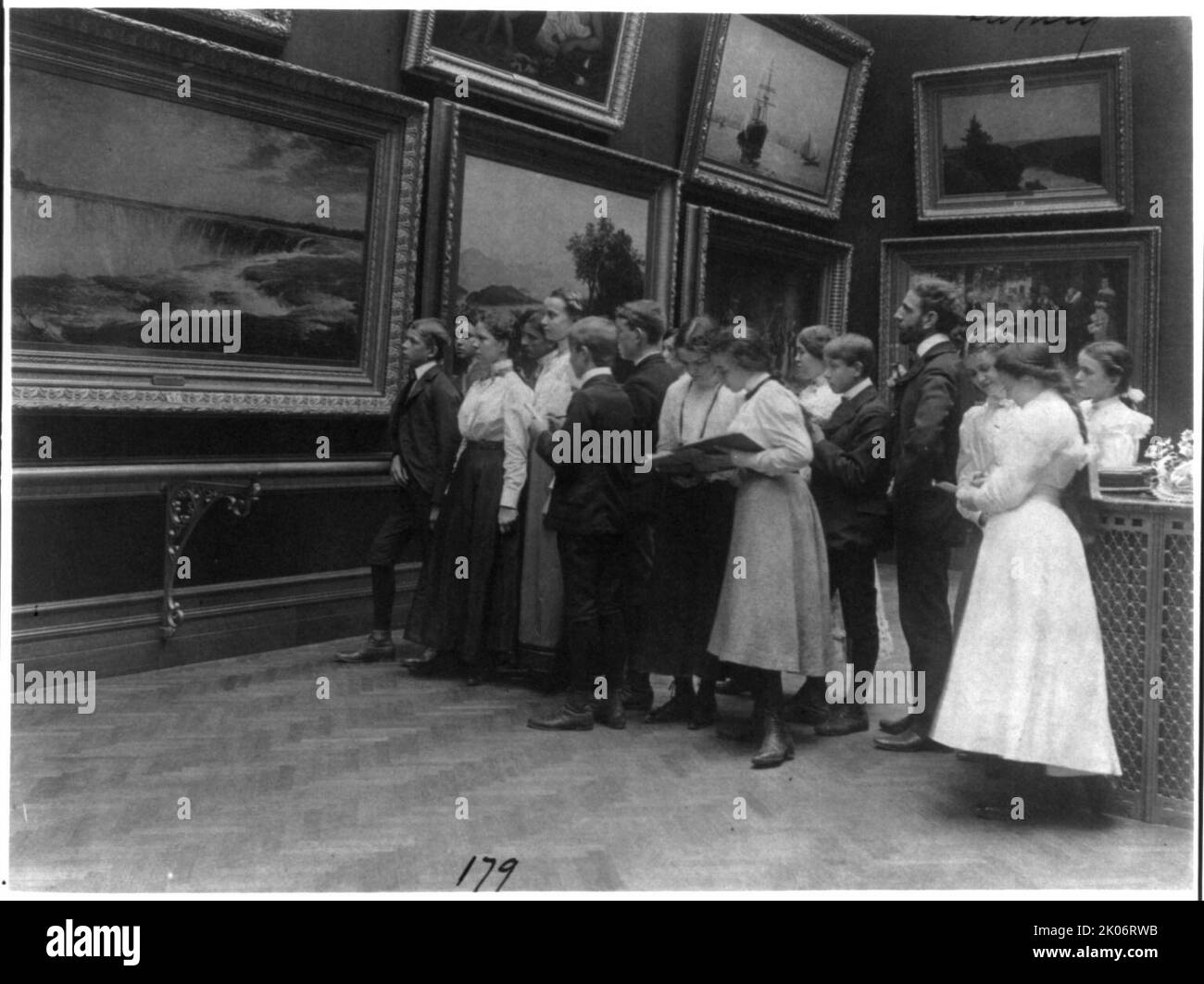 Washington, D.C. - Schüler der 2. Division studieren Gemälde in der Kunstgalerie, (1899?). Stockfoto