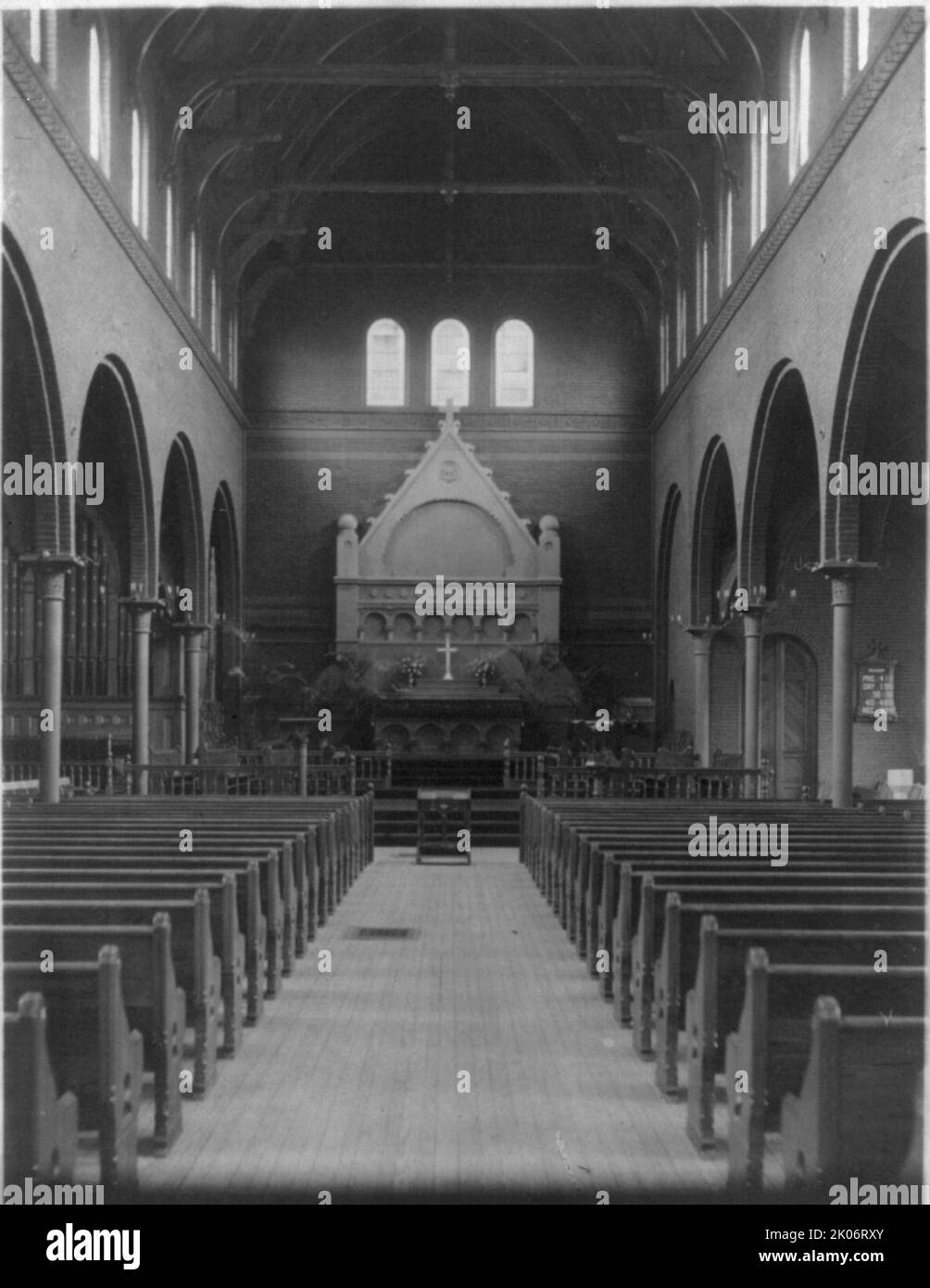 Innenraum der St. Marks Kirche, Washington, D.C. - Blick in den Mittelgang zum Altar, c1900. Zeigt Saint Mark's Episcopal Church, 118 Third Street, S.E., Washington, D.C. Stockfoto