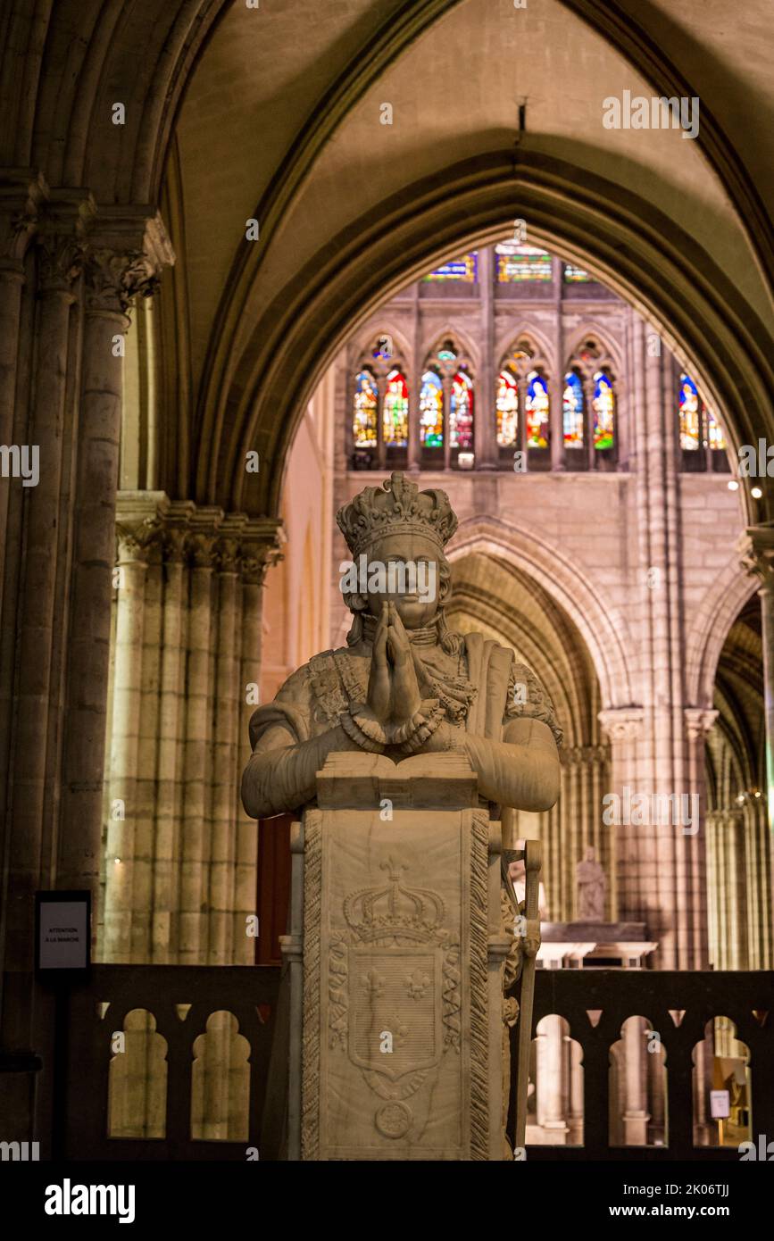 Denkmal für König Ludwig XVI., Skulpturen (1830) von Edme Gaulle und Pierre Petitot, Basilika Saint-Denis, Paris, Frankreich Stockfoto