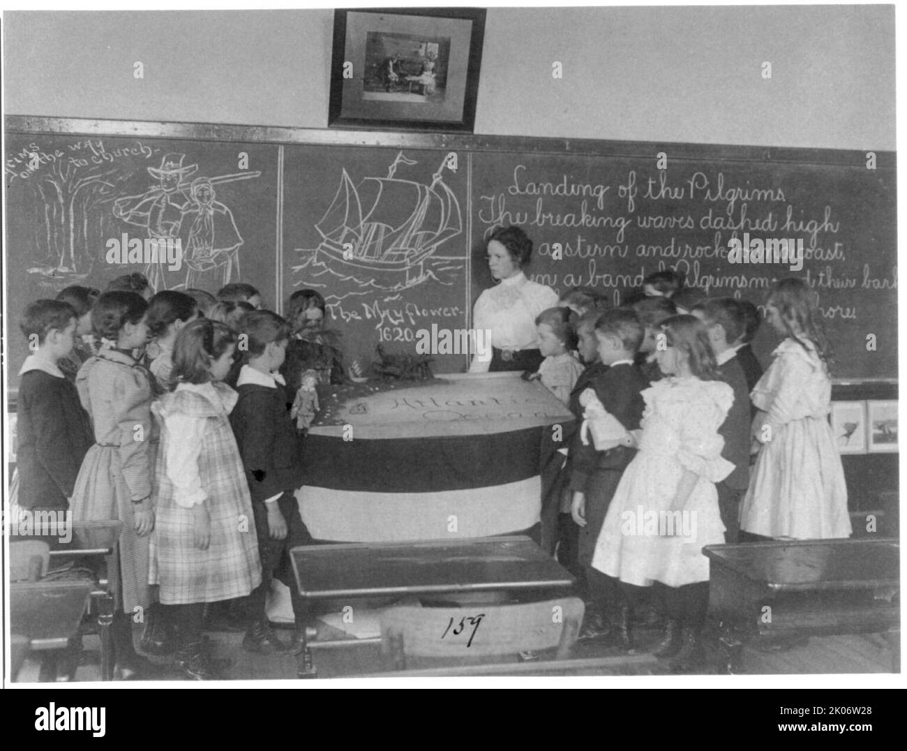 Wash., D.C. Public School (1. Division) Klassenzimmer Szene, ca. 1899, (c1899?). Das Foto zeigt Studenten, die die Landung der Pilger in Plymouth, Messe, studieren. Stockfoto