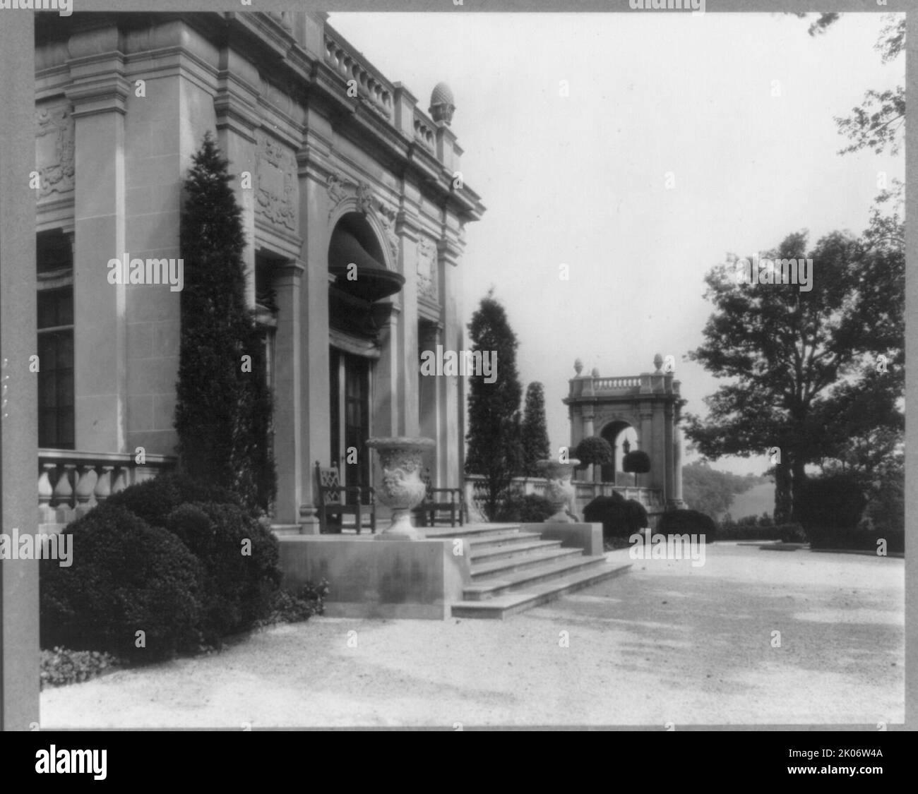 „Whitemarsh Hall“, Edward Townsend Stotesbury House, WYNDMOOR, Pennsylvania, 1922 oder 1923. Hausarchitektur: Horace Trumbauer, fertiggestellt 1922. Terrassenlandschaft: Jacques-Auguste-Henri GRE &#XB4;ber. Stockfoto