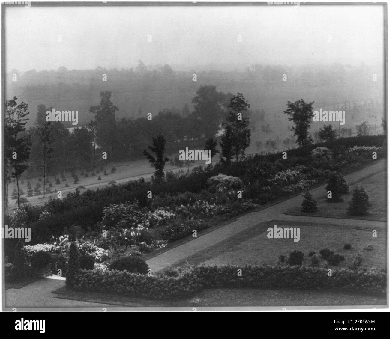 Conyers Manor, Greenwich, Conn., 1908. Garten von Edmund Cogswell Converse. Stockfoto