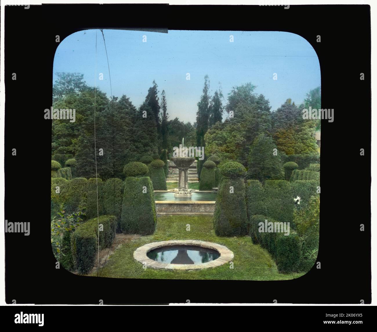 „Andorra“, William Warner Harper House, WYNDMOOR, Pennsylvania, 1919. Hausarchitektur: Robert Rodes McGoodwin in Partnerschaft mit Samuel D. Hawley 1912. Landschaft: Duhring &amp; Howe, Hausgarten; Gesamtplan, James Frederick Dawson und Percival Gallagher, Olmsted Brothers, 1912-1913. Stockfoto