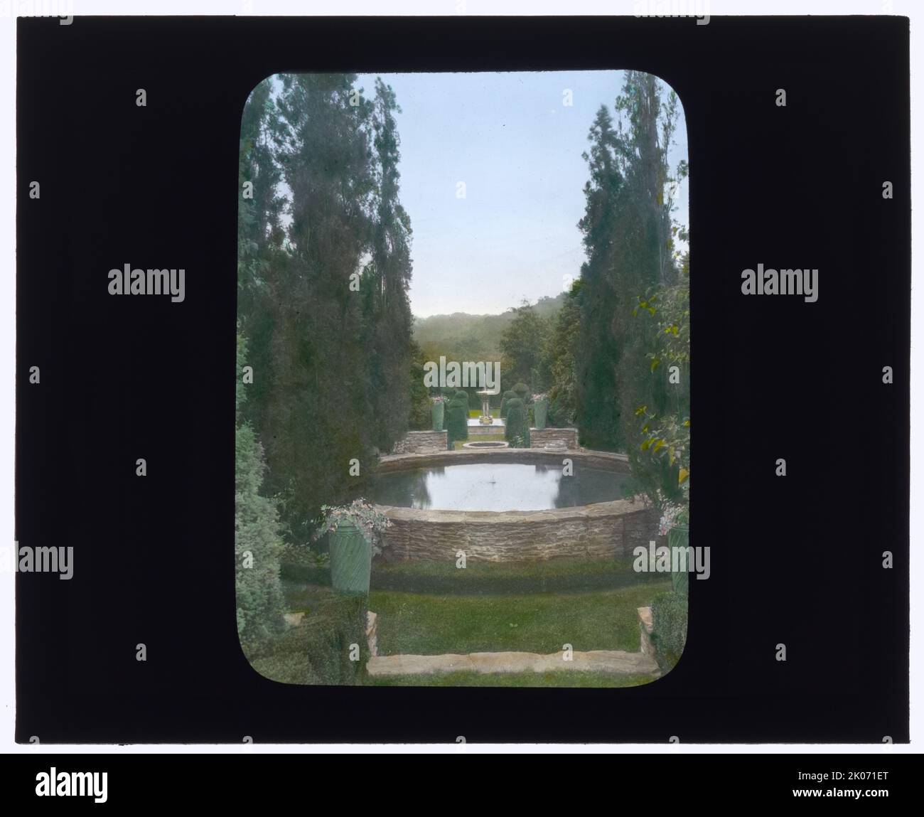 „Andorra“, William Warner Harper House, WYNDMOOR, Penn., 1919. Hausarchitektur: Robert Rodes McGoodwin in Partnerschaft mit Samuel D. Hawley 1912. Landschaft: Duhring &amp; Howe, Hausgarten; Gesamtplan, James Frederick Dawson und Percival Gallagher, Olmsted Brothers, 1912-1913. Stockfoto
