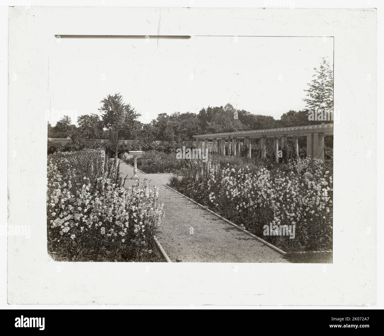 „Lake Terrace“, John Stoughton Newberry, Jr., House, 99 Lake Shore Drive, Grosse Pointe Farms, Michigan, 1917. Hausarchitektur: Earnest Wilby mit Albert Kahn, Auftrag 1911. Landschaft: Alfred Beaver Yeomans. Stockfoto