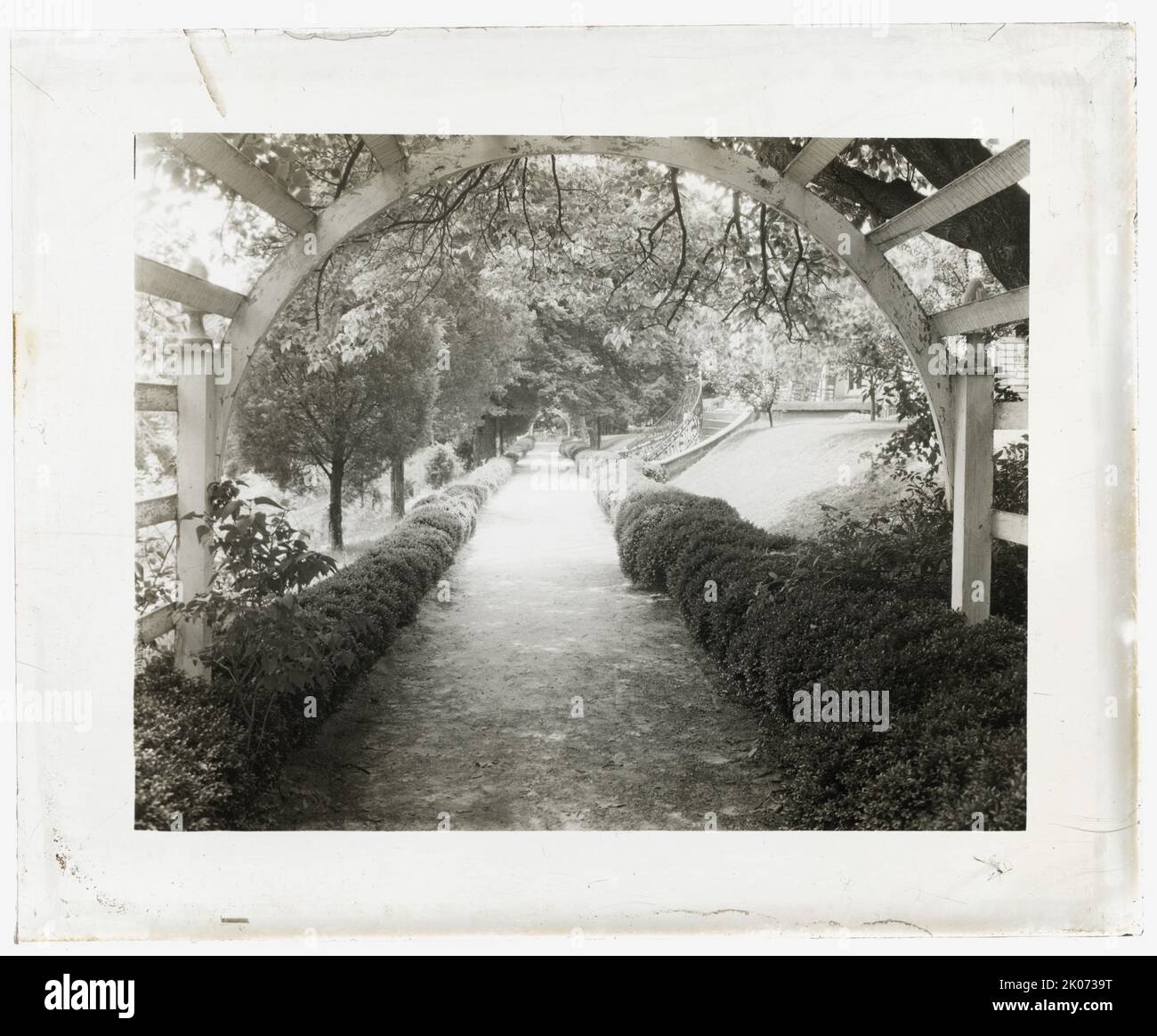 „Belmont“, Gari Melchers House, 224 Washington Street, Fredericksburg, Virginia, zwischen 1927 und 1929. Hausarchitektur: Ende des 18.. Jahrhunderts mit Ergänzungen durch Gari Melchers, der das Anwesen im Jahr 1916 kaufte. Stockfoto