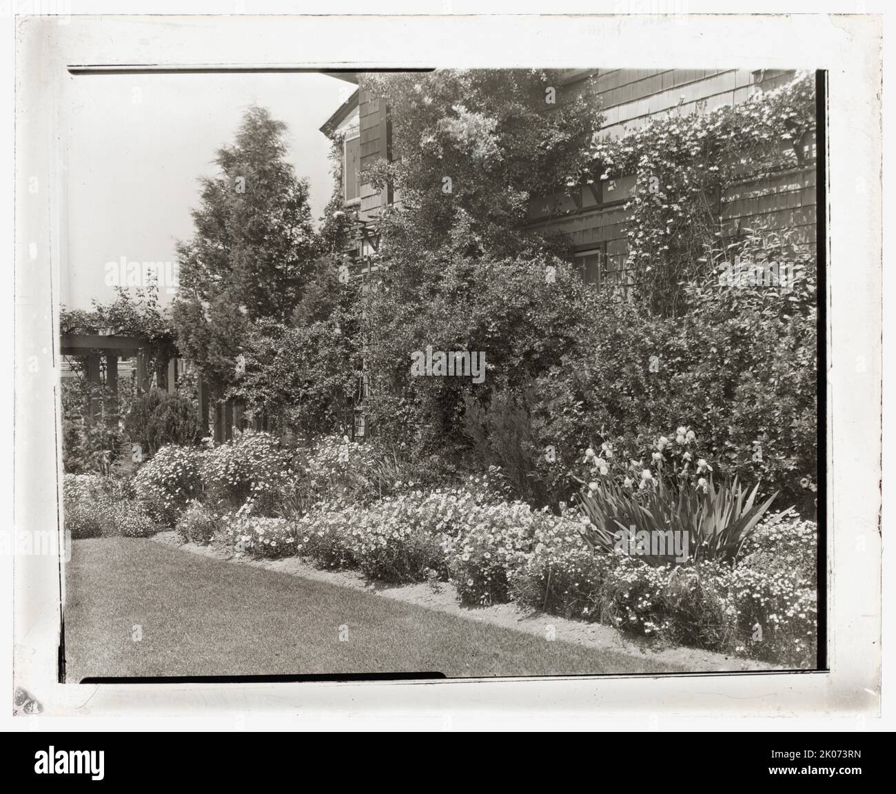 „Alicon“, Charles Hinman Graves House, 2310 Santa Barbara Street, Santa Barbara, Kalifornien, 1923. Landschaft: Alice Tripp Mrs. Charles H. Graves. Stockfoto