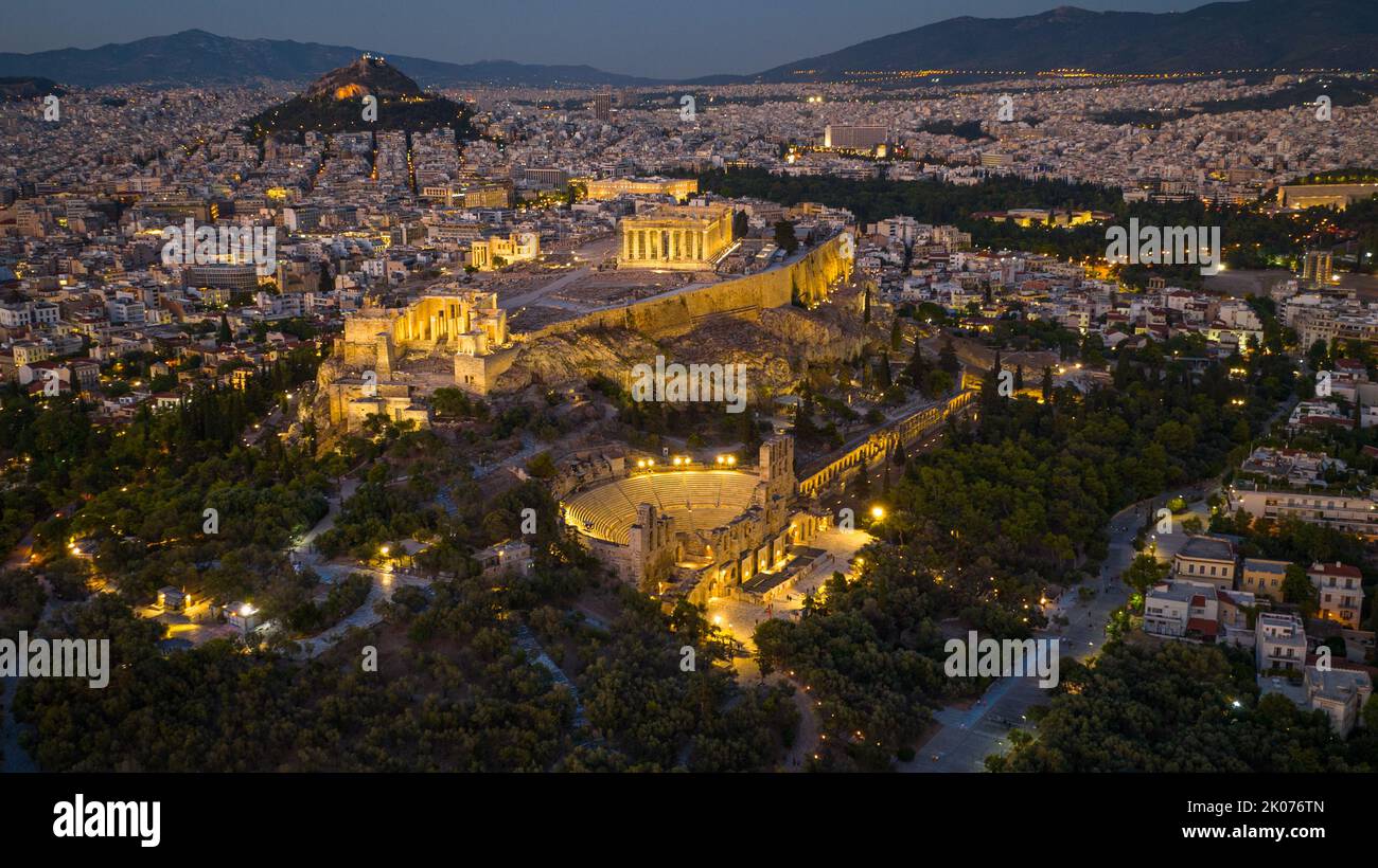 Luftaufnahme der Akropolis von Athen, Griechenland bei Dämmerung Stockfoto