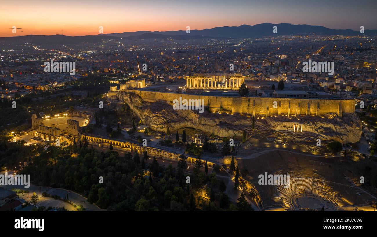Luftaufnahme der Akropolis von Athen, Griechenland bei Dämmerung Stockfoto