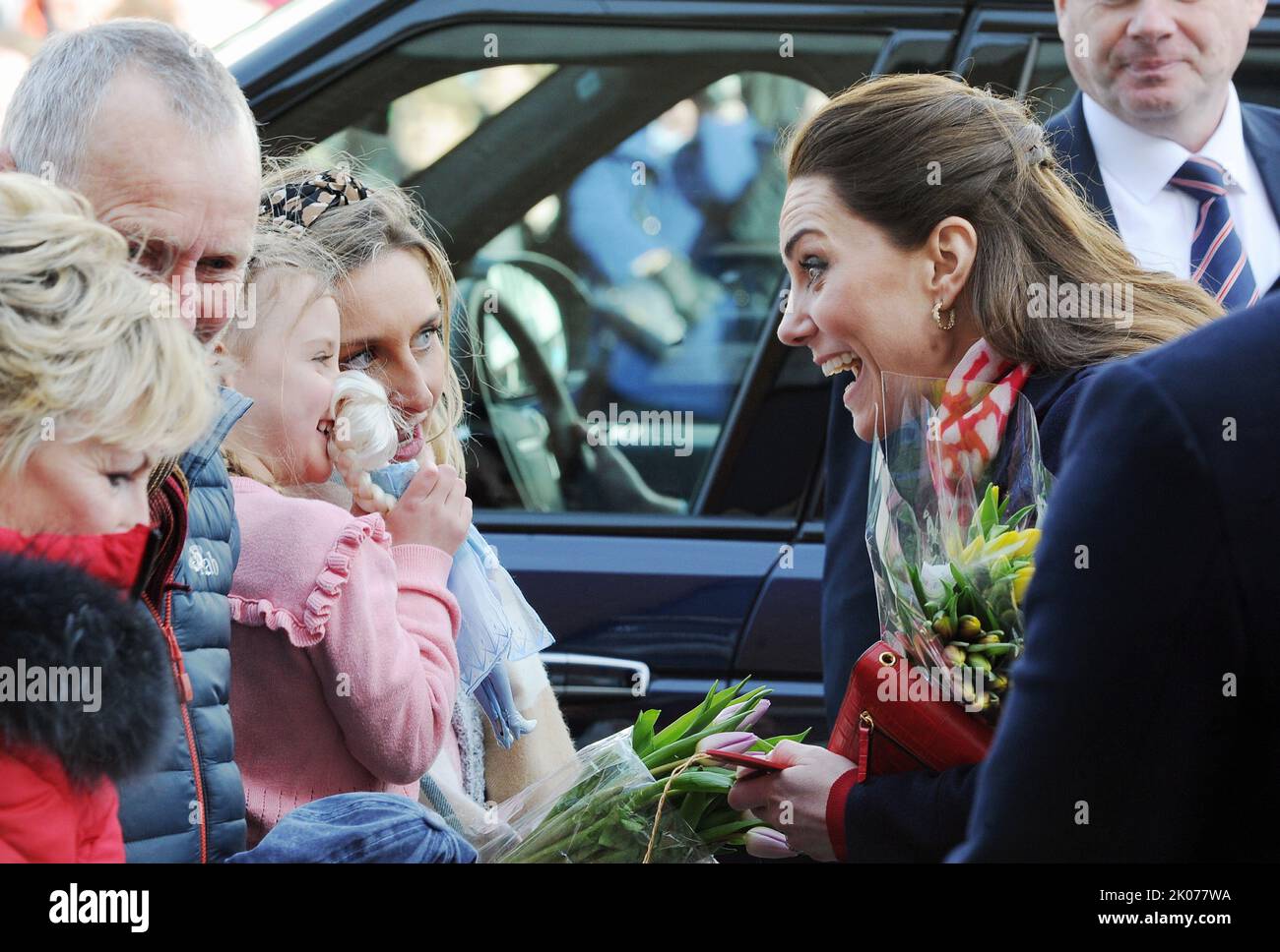 S.H. der Prinz und die Prinzessin von Wales in Swansea, Wales, Großbritannien, abgebildet in Joe's Icecream Shop Stockfoto