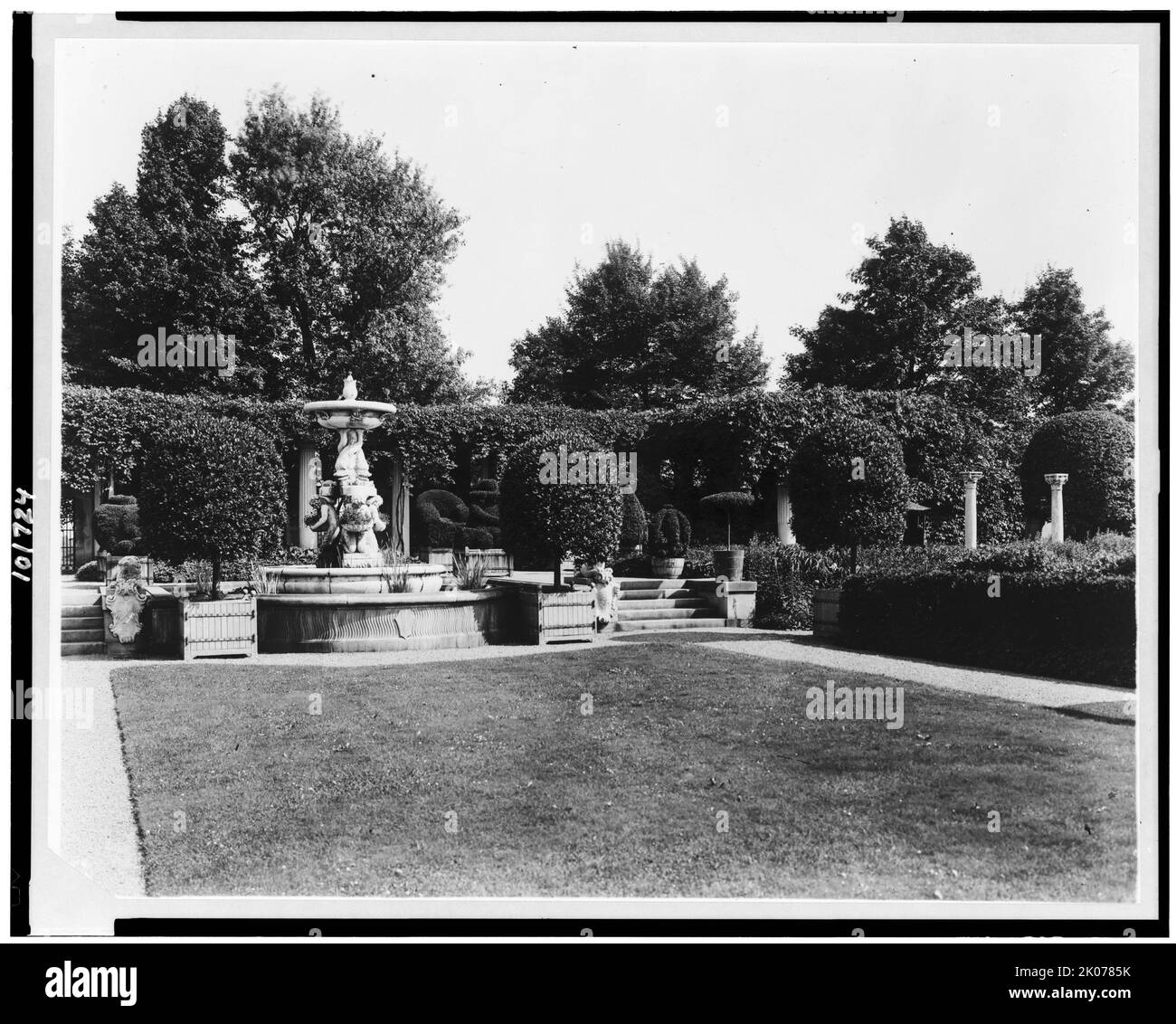 „Weld“, Larz Anderson House, 151 Newton Street, Brookline, Massachusetts, c1914. House Architecture: Little &amp; Browne wechselt zu einem bestehenden Haus, ab 1899. Landschaft: Italienischer Garten Charles Adams Platt, gepflanzt und gebaut, Ende 1899 oder 1900-1901. Stockfoto