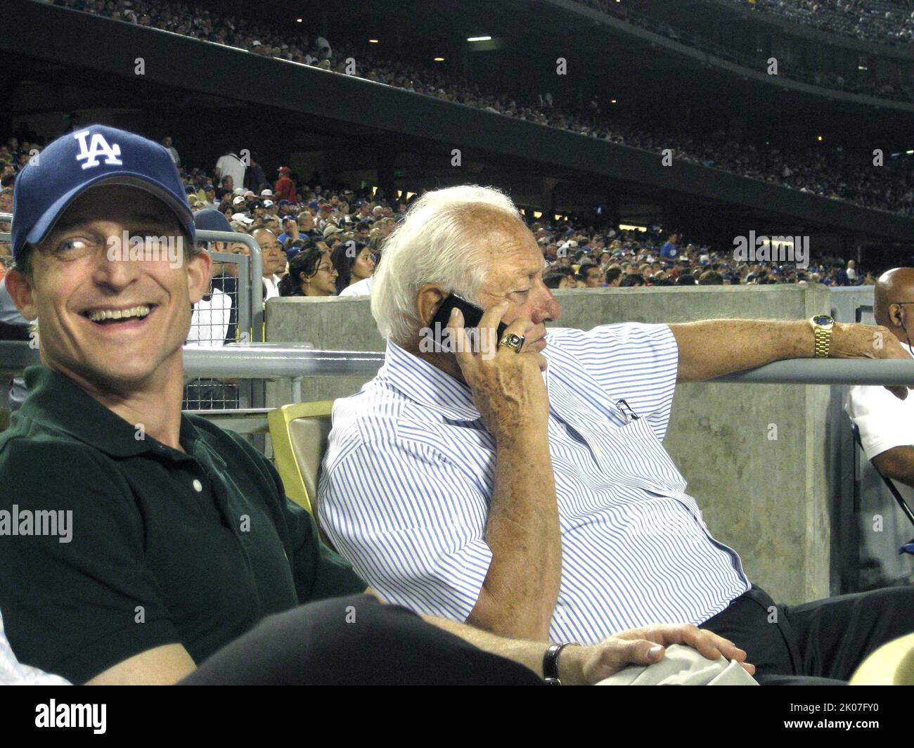 Besuch von Minister Steve Preston in Los Angeles, Kalifornien, wegen einer Tournee mit der Kongressabgeordneten Maxine Waters, Veranstaltungen mit Stadtbeamten und eines Treffens mit dem ehemaligen Dodger-Manager von Los Angeles, Tommy Lasorda, im Dodger Stadium. Stockfoto