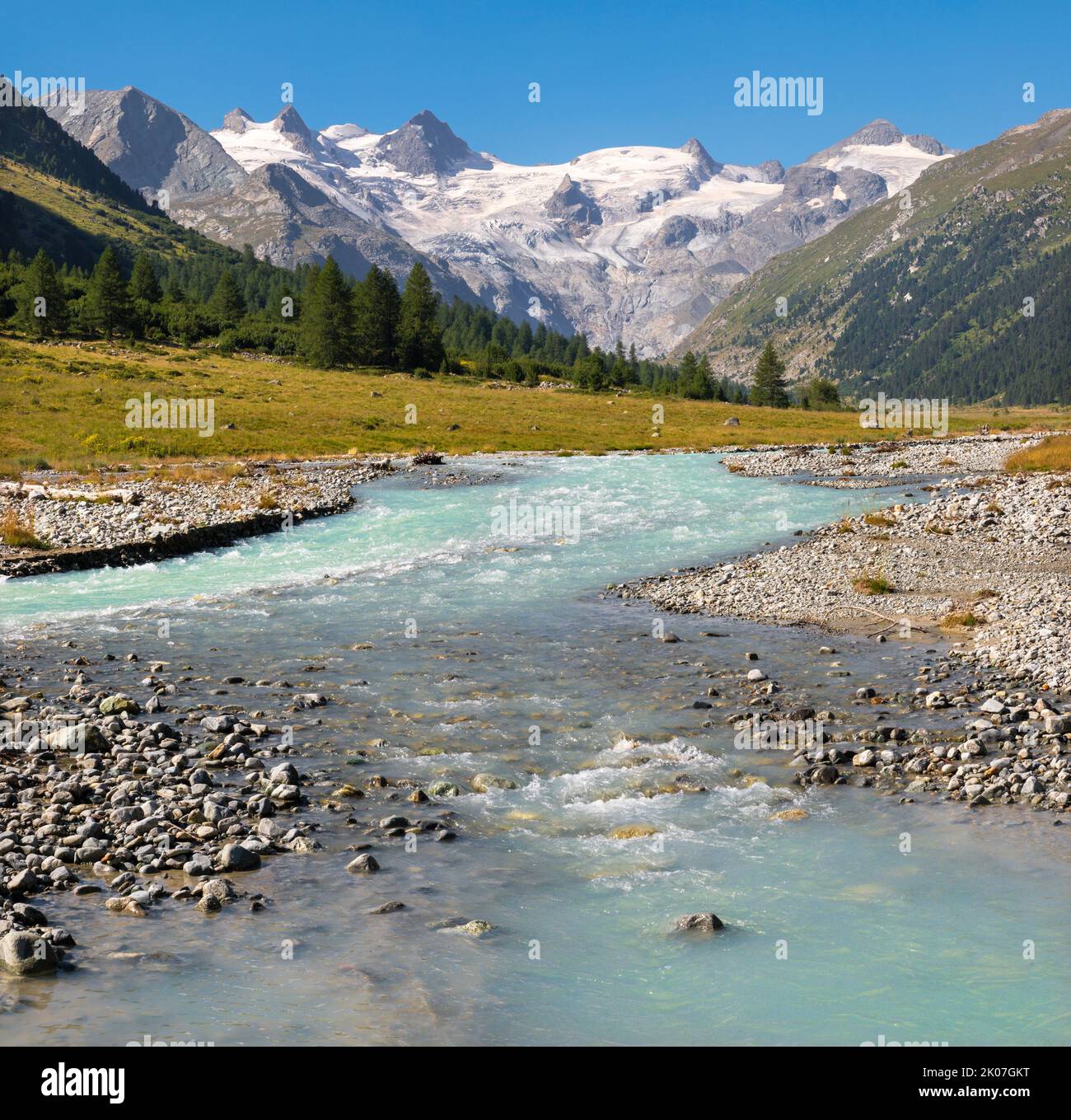 Schweiz - das Roseg-Tal unter den Gipfeln Il Caputschin, La Muongia, Forcola Alta und Roseg-Gletscher. Stockfoto