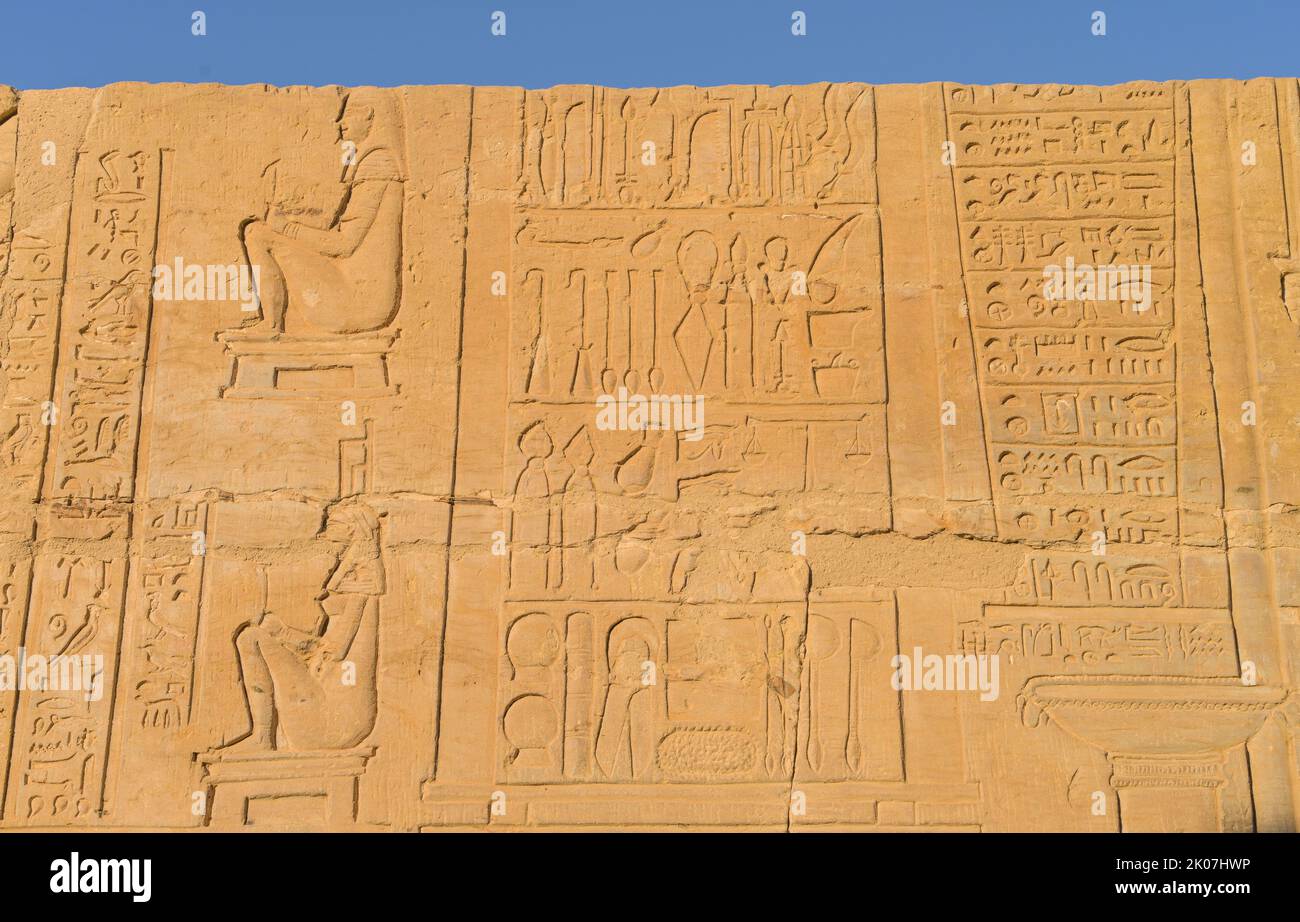 Linderung mit Gynäkologie, Instrumente, Geburtsstuhl, Kom Ombo, Ägypten Stockfoto