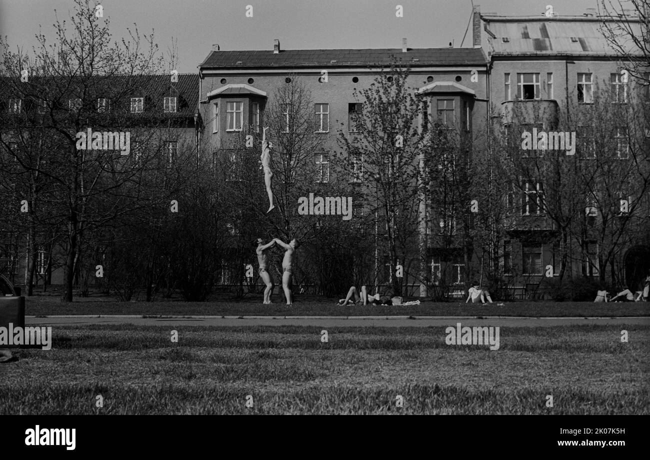 DDR, Berlin, 01. 05. 1986, Künstler im Monbijou Park, 1. Mai 1986 Stockfoto