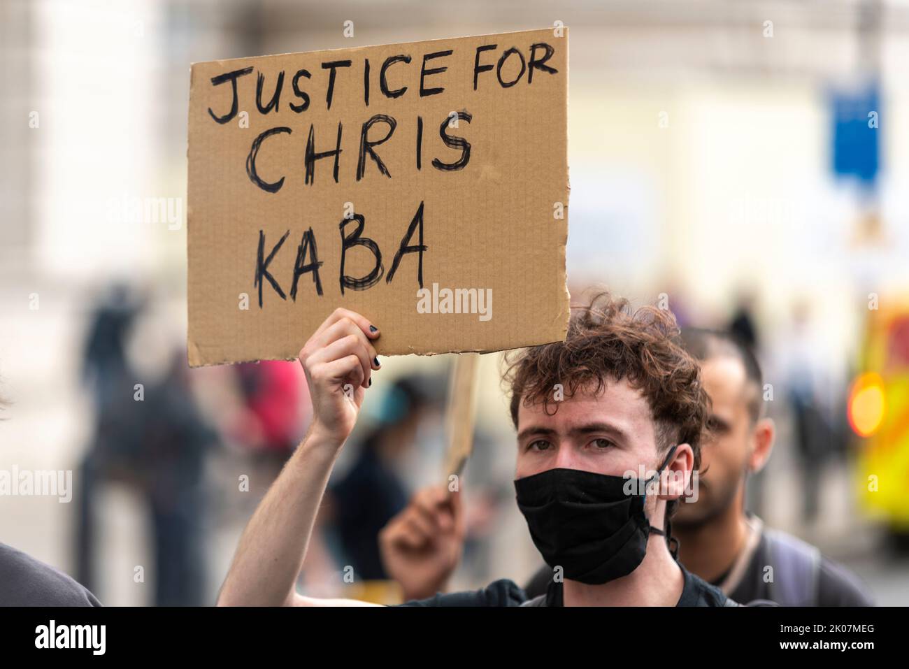 Whitehall, Westminster, London, Großbritannien. 10. September 2022. In Whitehall findet ein Protest gegen Black Lives Matter statt, der durch die Schüsse der Polizei auf Chris Kaba, ein unbewaffnetes Opfer, ausgelöst wurde. Die Schießerei wird als Mord behandelt. Chris Kaba, 24, starb, nachdem die Polizei am Montagabend in Streatham Hill im Süden Londons ein Auto verfolgt hatte Stockfoto