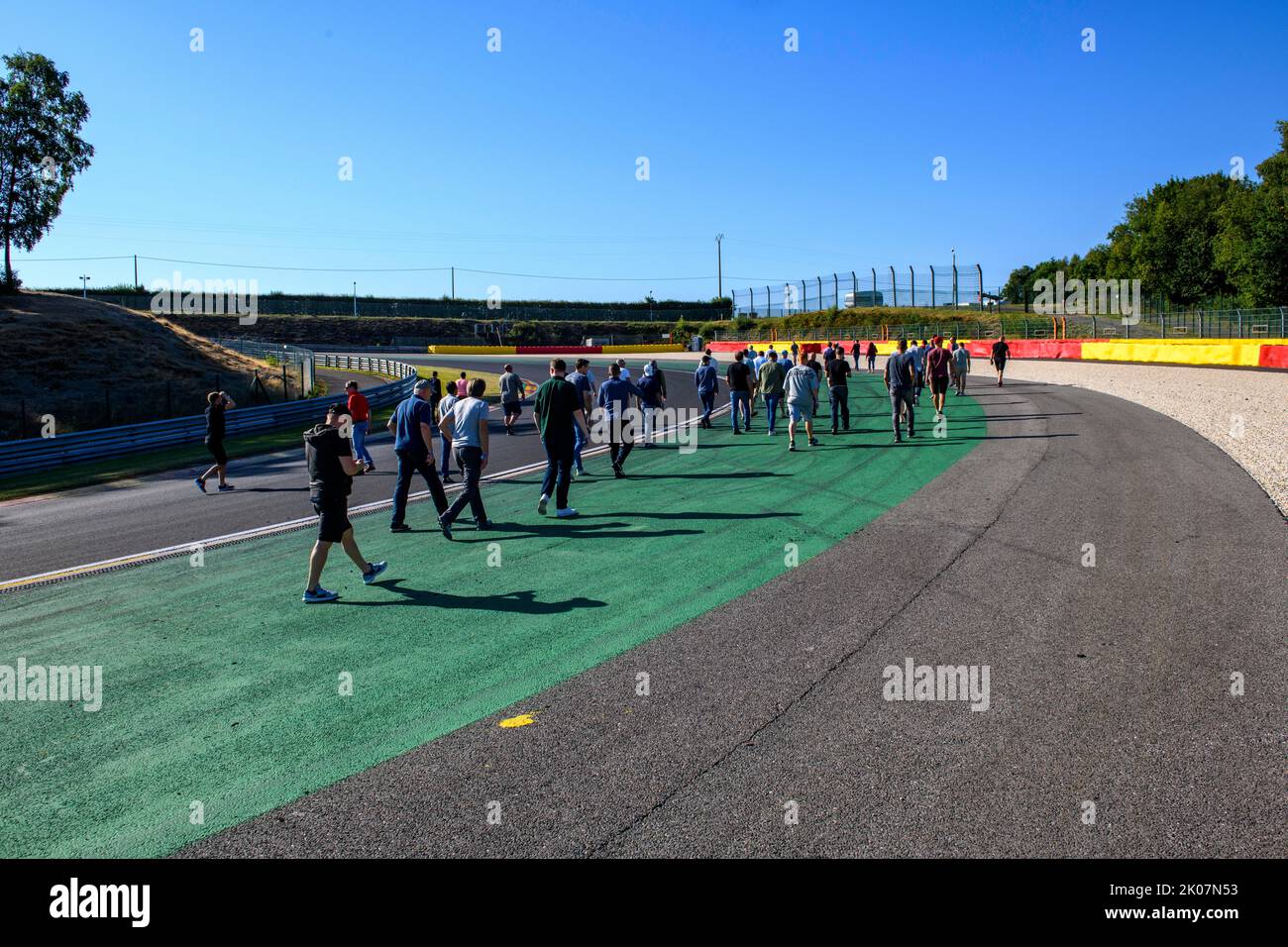 Teilnehmer von Trackday an der Gleisinspektion der Kurve auf der Rennstrecke für Motorsport-Autorennen der Teilnehmer von Trackday, FIA Formula 1 Circuit Stockfoto