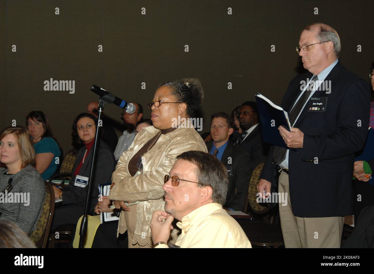 Housing Summit – vom HUD gesponserter Gipfel zum Thema Wohnen, „Partnering for Responsible Policy“, im Mandarin Hotel, Washington, D.C. Thema des Housing Summit: HUD-gesponserter Wohnungsbaugipfel „Partnering for Responsible Policy“ im Mandarin Hotel, Washington, D.C. Stockfoto