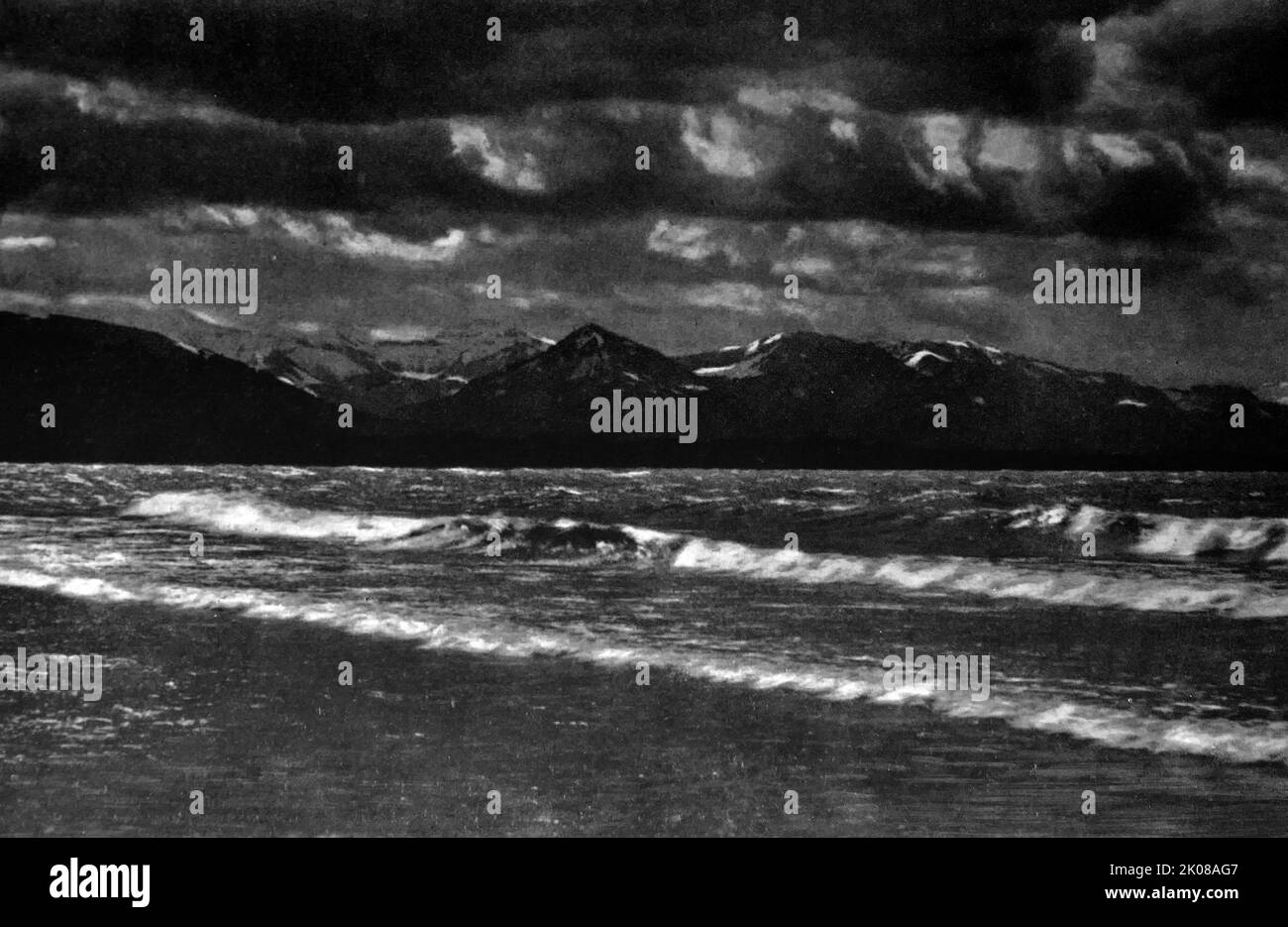 Fohn. Sturm auf dem Bodensee, der sich auf drei Gewässer am Rhein am nördlichen Fuße der Alpen bezieht, die einen Teil des Rheins verbinden. Schwarzweiß-Fotografie, c1940s Stockfoto