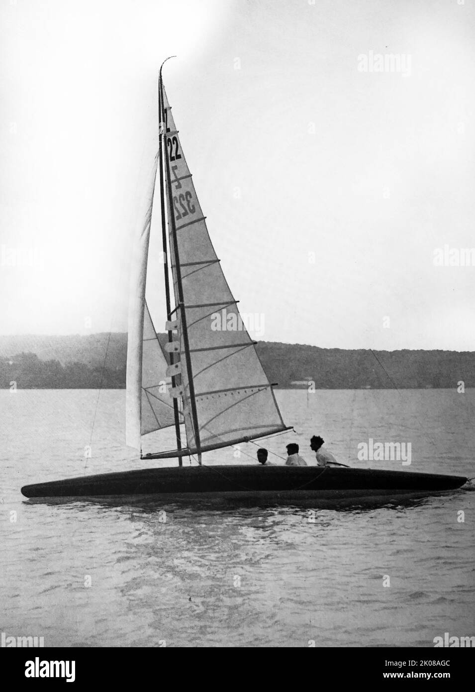 Aero: Der erfolgreiche Walrennfahrer des Autors am Starnberger See in Bayern. Schwarz-Weiß-Foto von Segelyacht Stockfoto