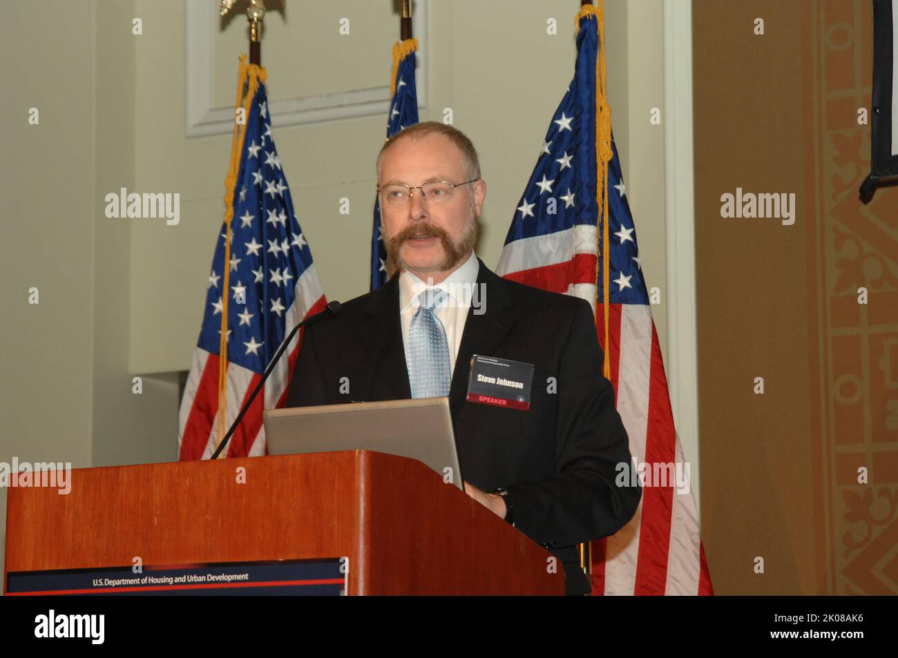 Housing Summit – vom HUD gesponserter Gipfel zum Thema Wohnen, „Partnering for Responsible Policy“, im Mandarin Hotel, Washington, D.C. Thema des Housing Summit: HUD-gesponserter Wohnungsbaugipfel „Partnering for Responsible Policy“ im Mandarin Hotel, Washington, D.C. Stockfoto